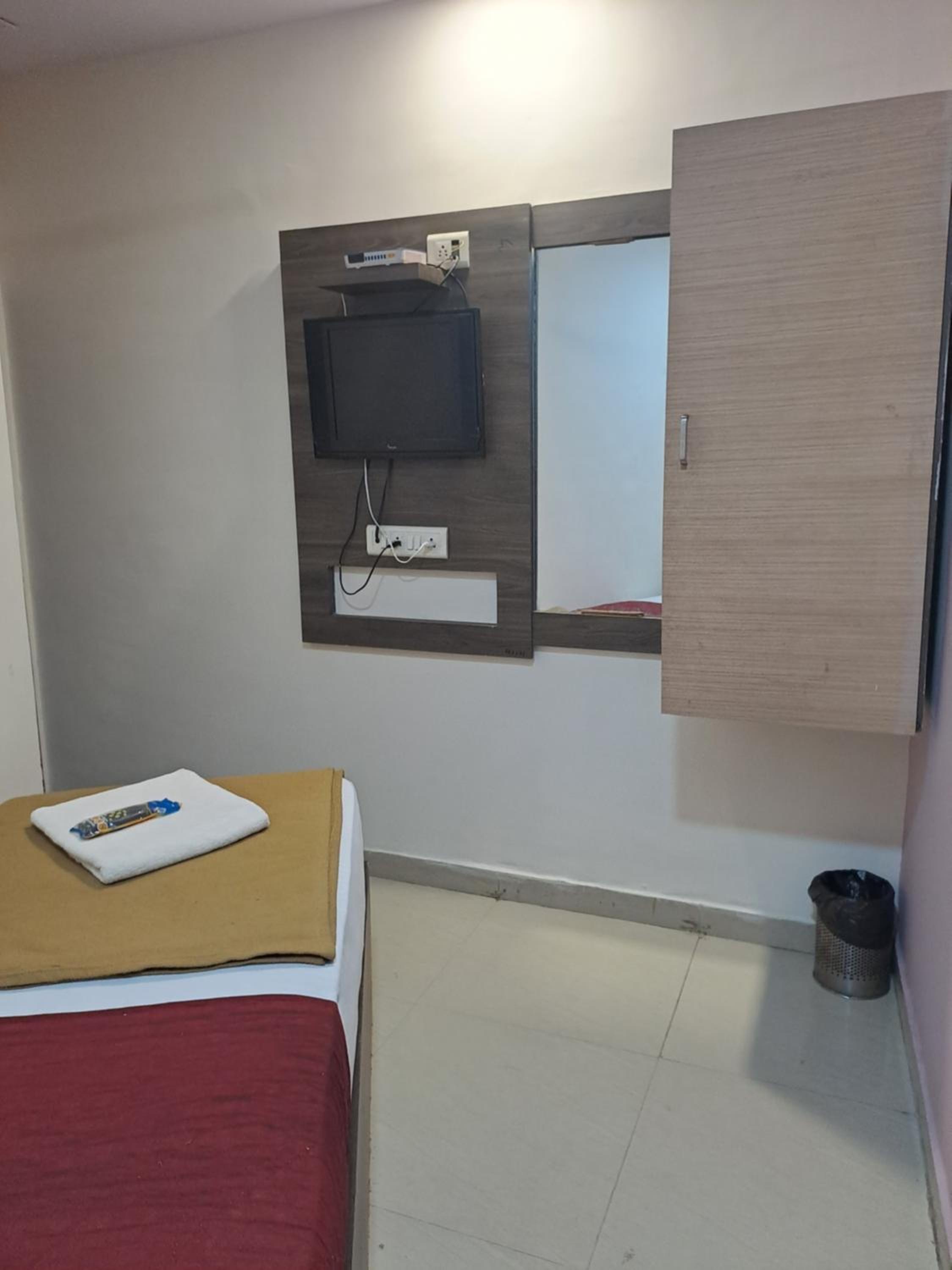 Budget Single Room photo 3