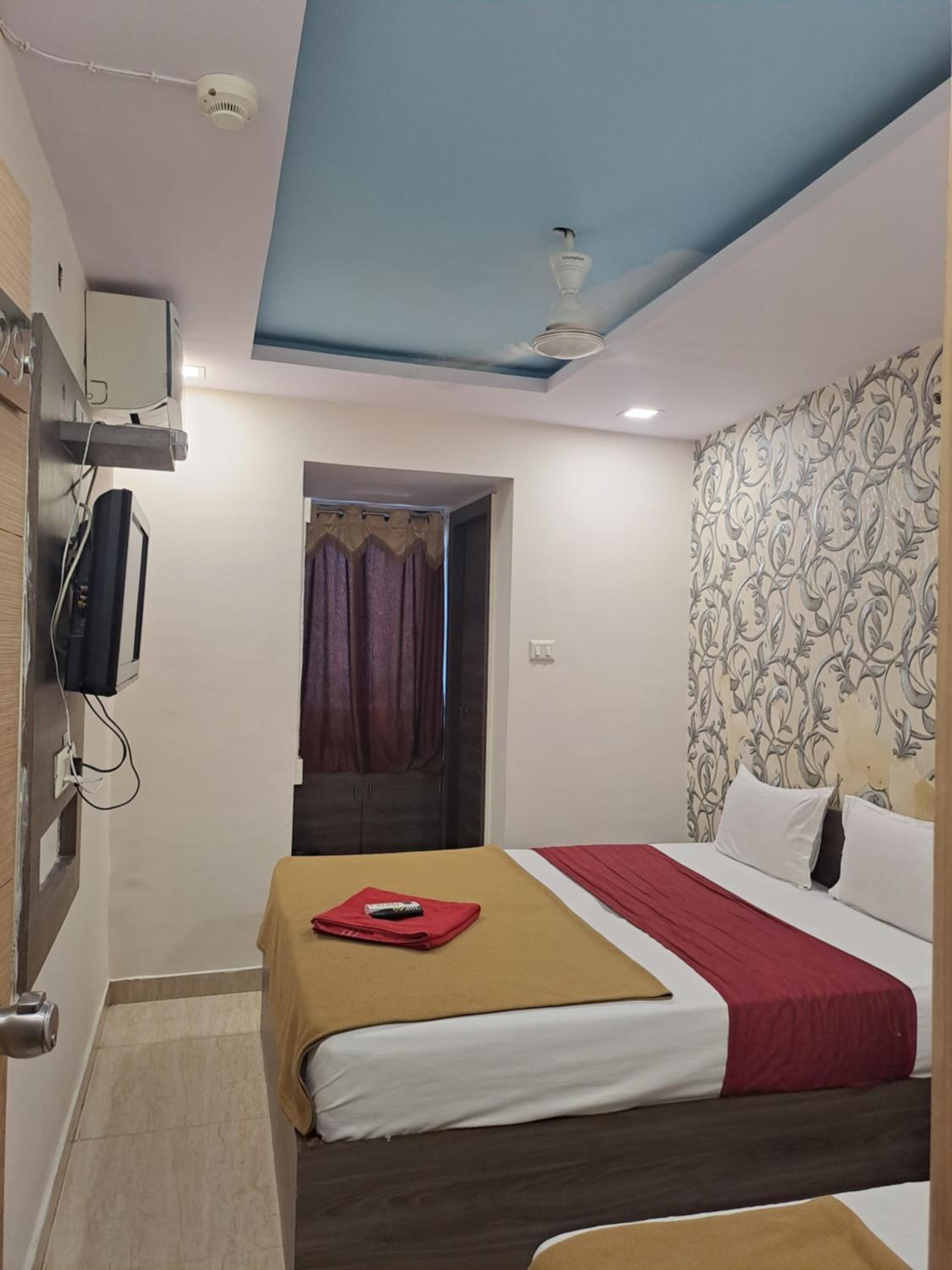 Standard Double Room with Fan photo 3