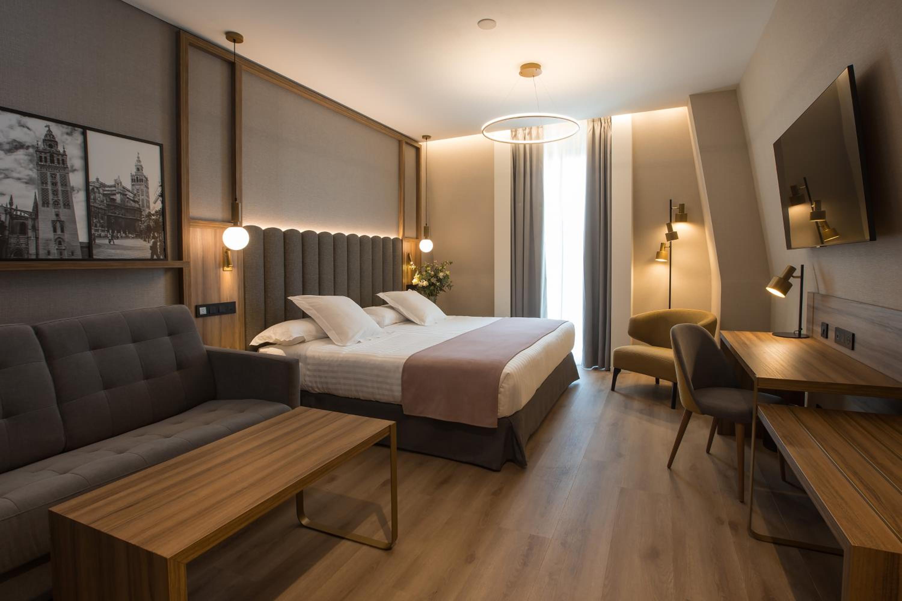 Superior Double Room thumbnail 5