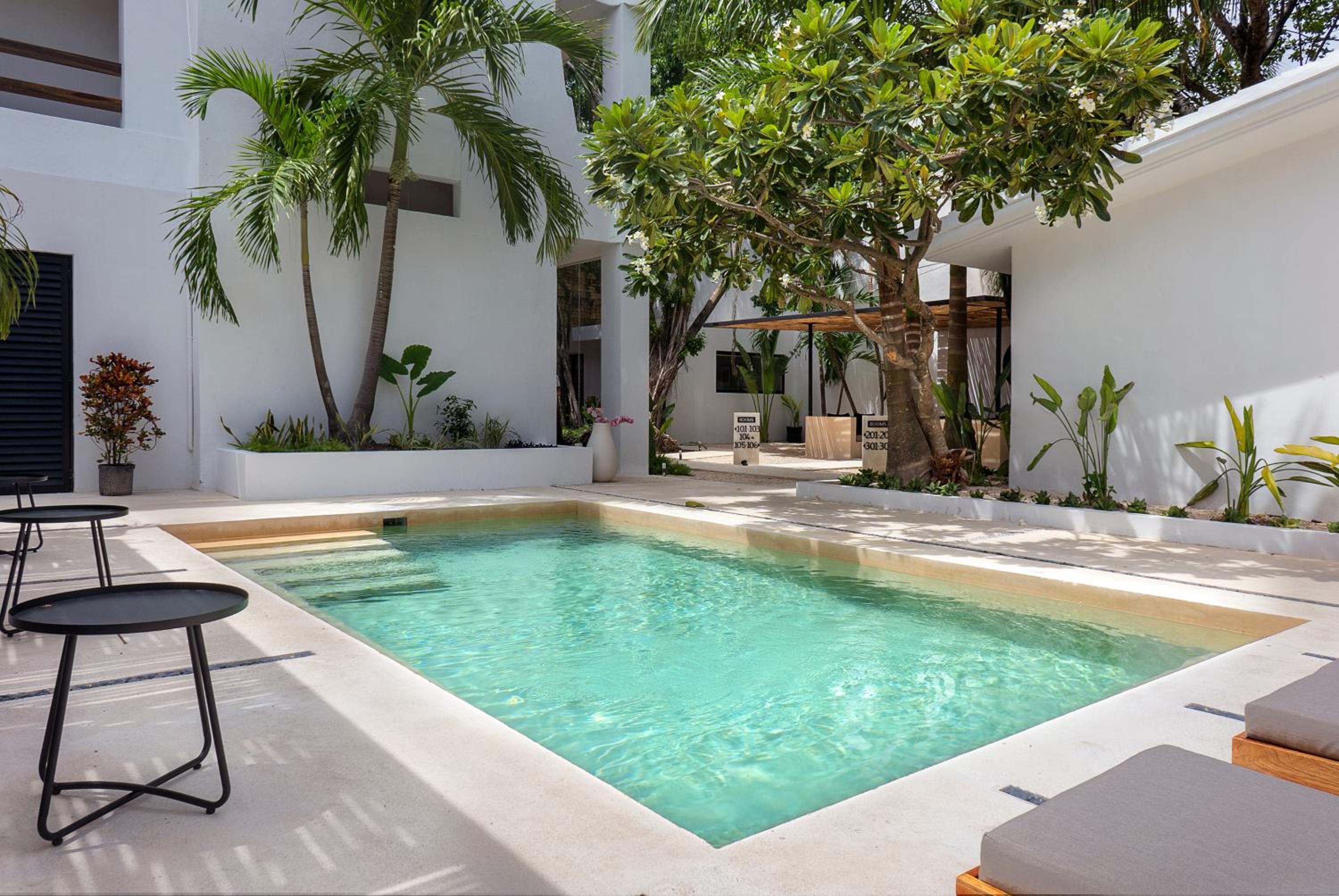 Double Room with Balcony - Photo 4