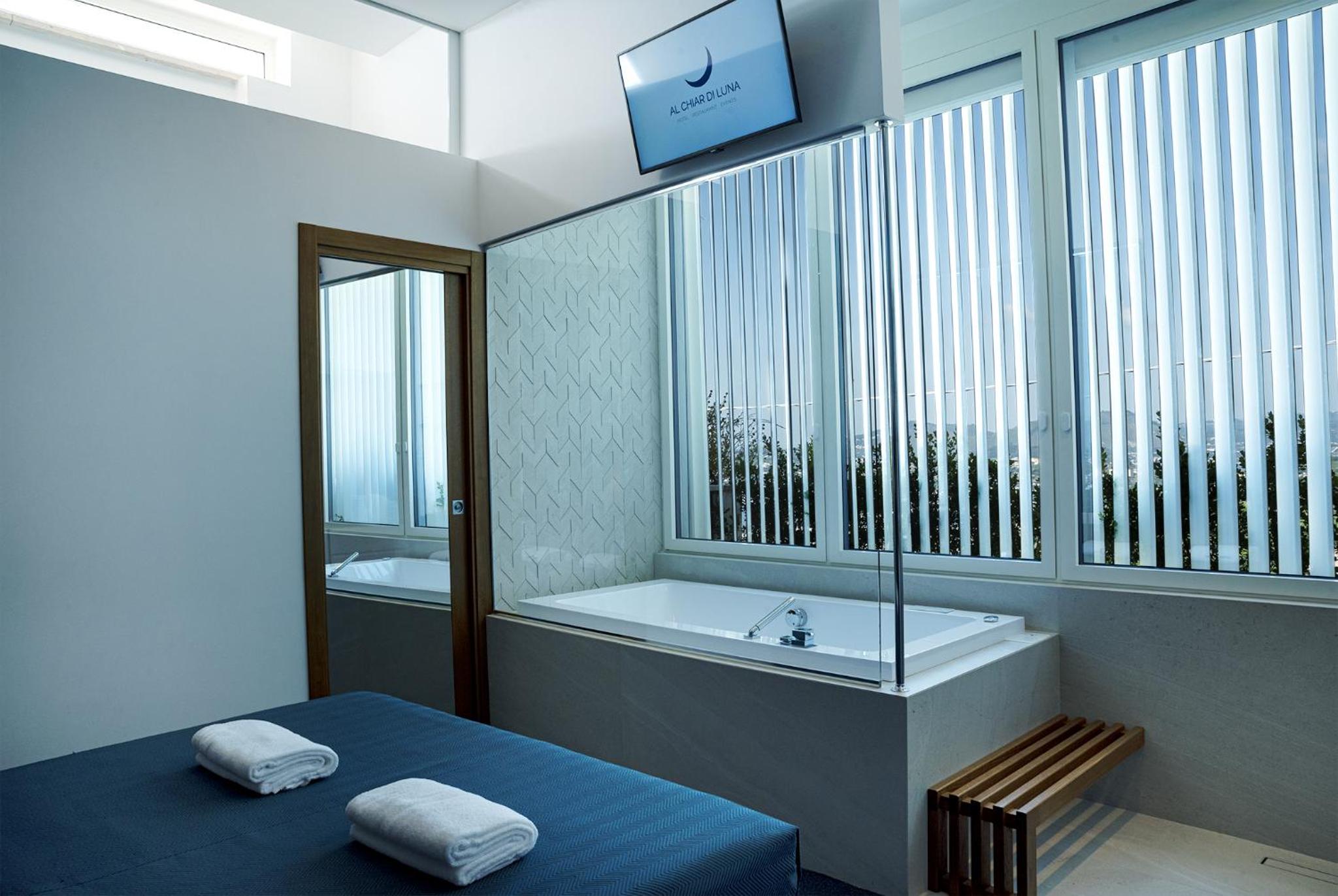 Deluxe Double Room with Bath photo 3