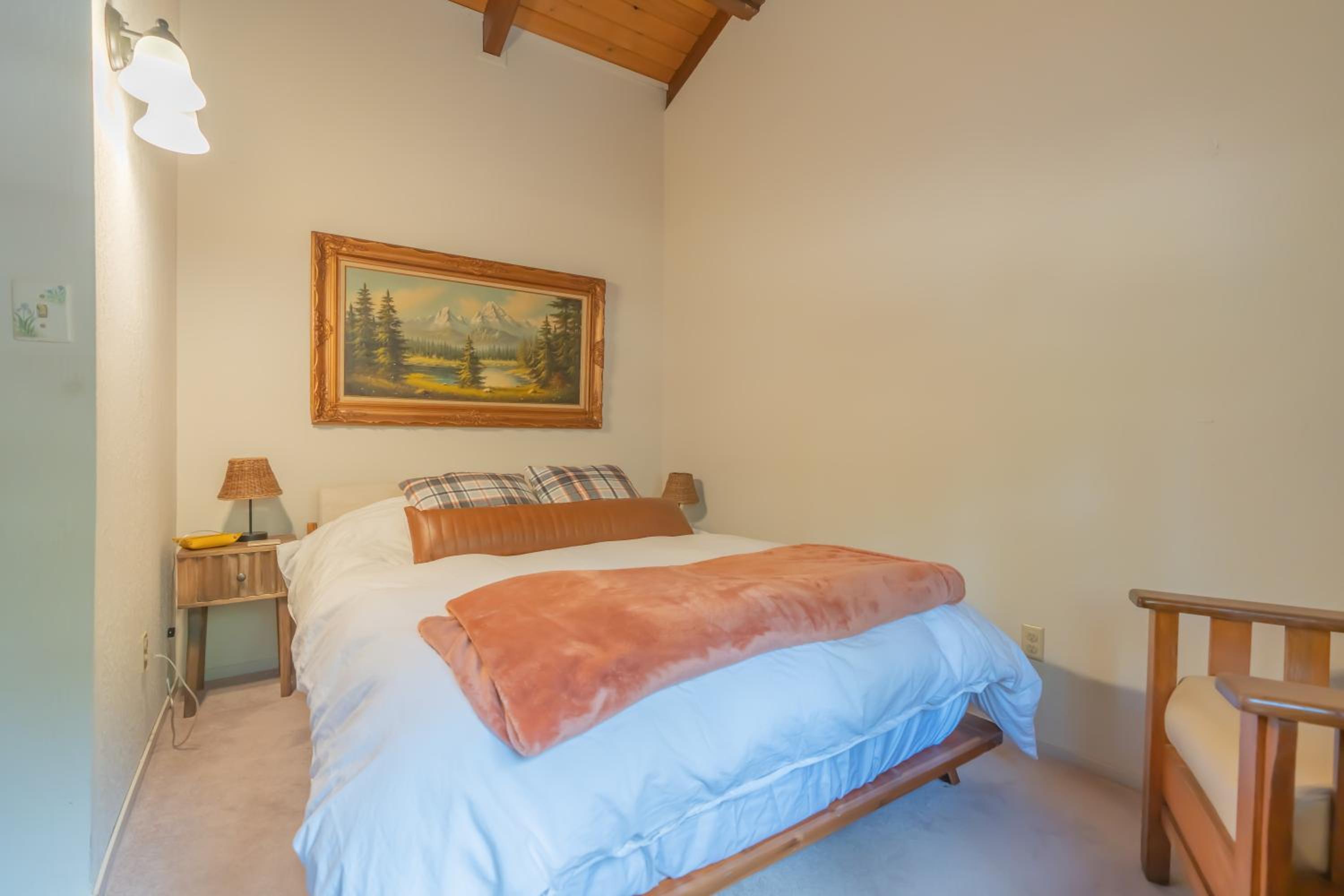 Three-Bedroom House photo 1