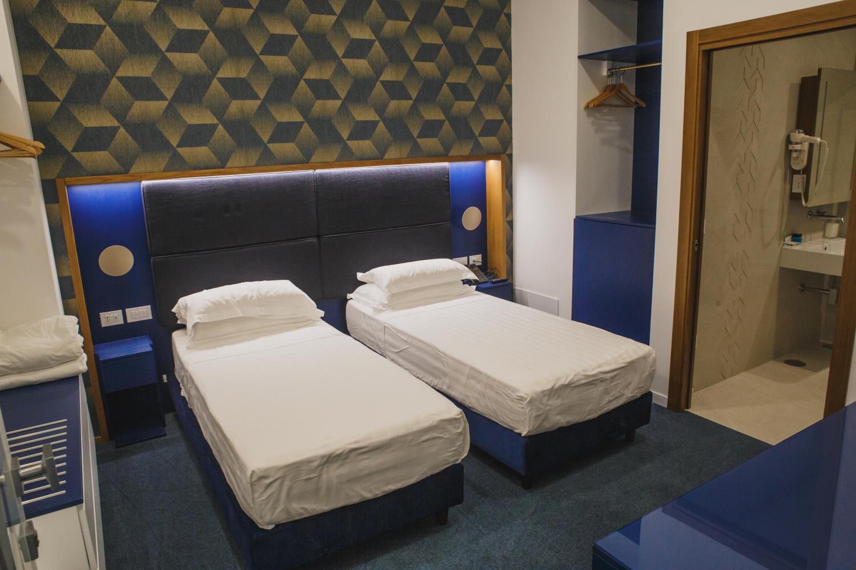 Economy Double Room photo 2