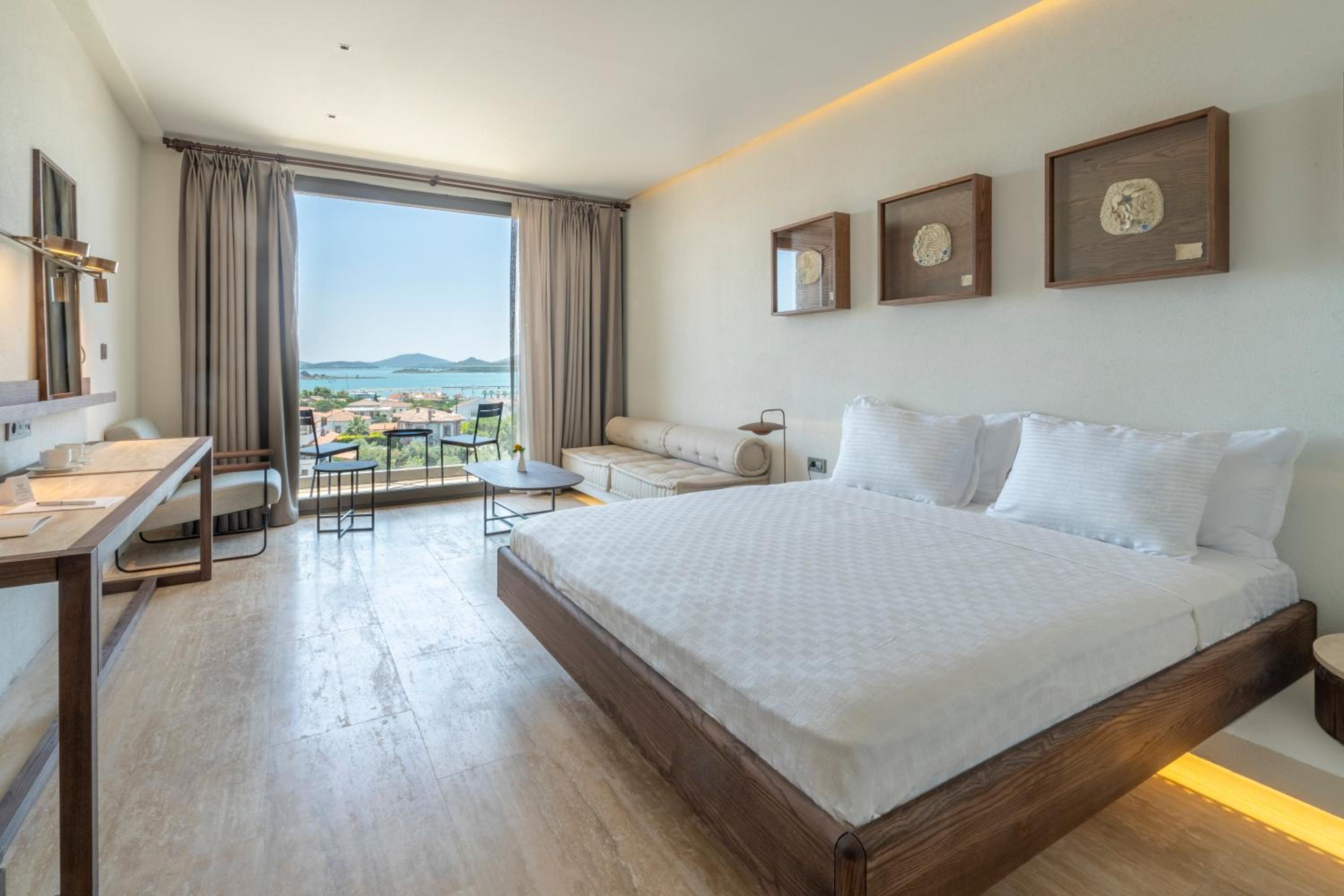 Deluxe Double Room with Sea View - Photo 8