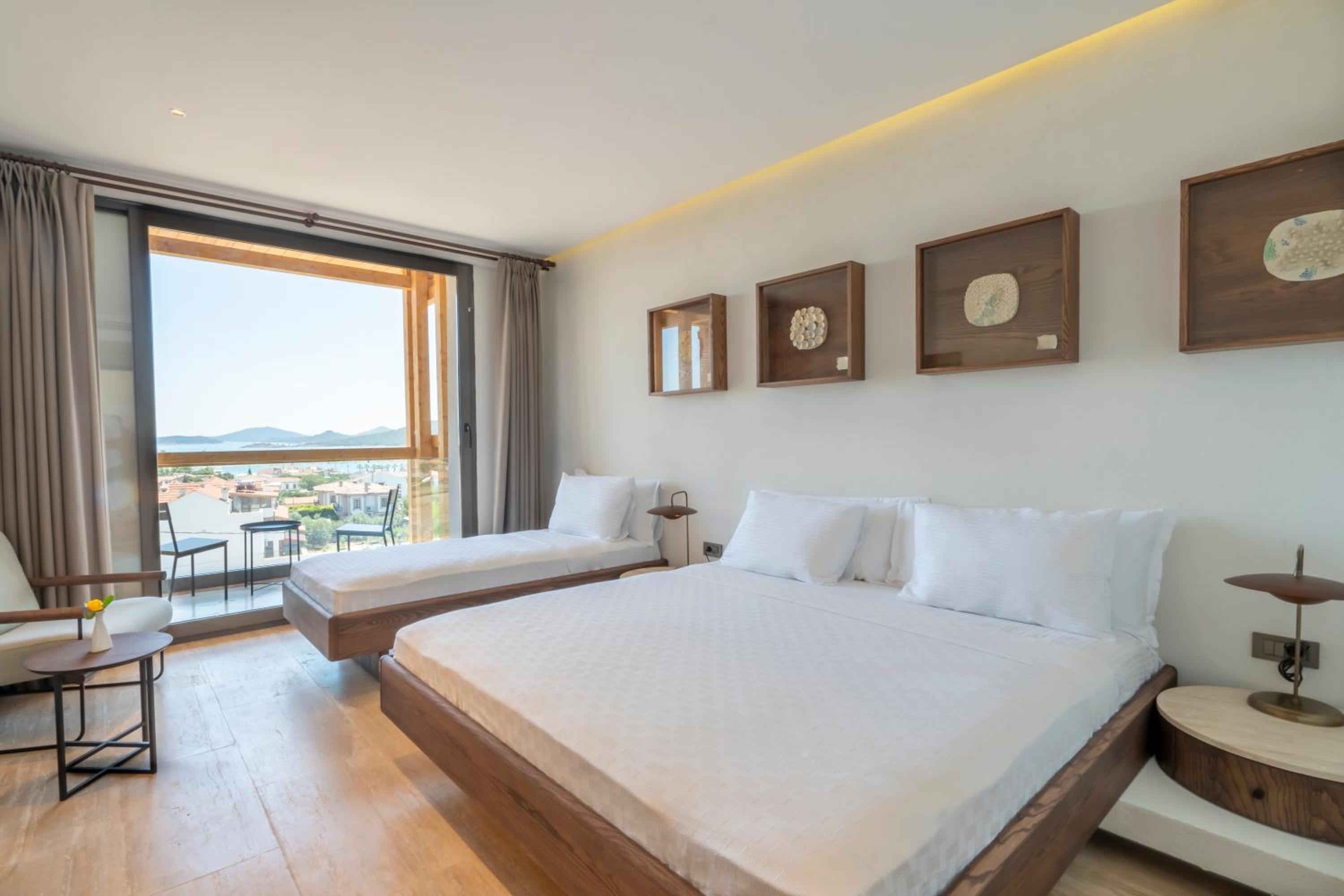 Deluxe Triple Room with Sea View