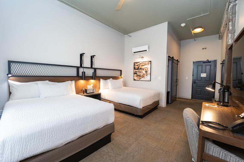 Standard Queen Room