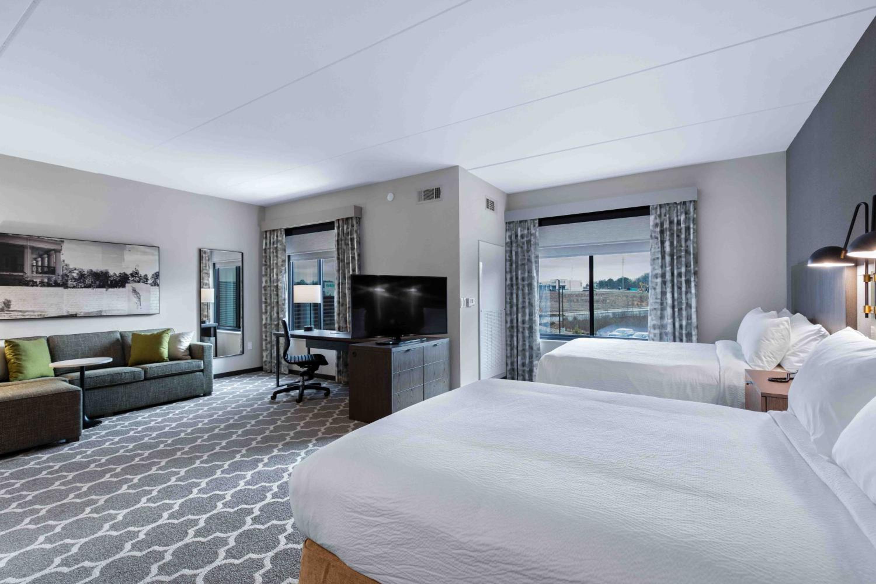 Queen Studio with Two Queen Beds and Sofa Bed - Photo 2