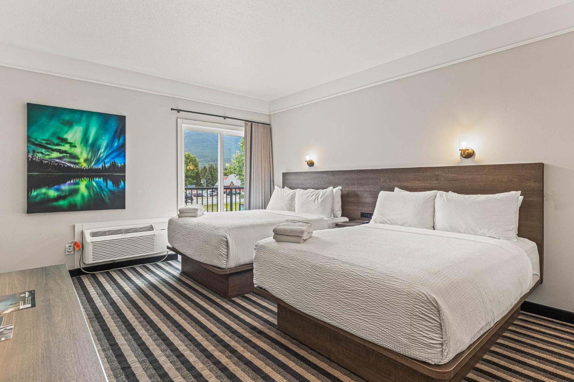 Queen Room with Two Queen Beds - No pets allowed photo 2