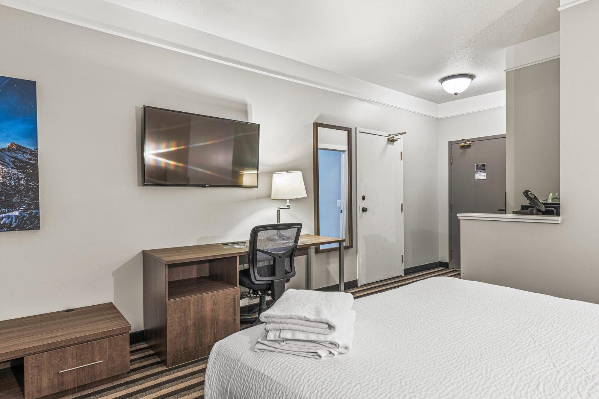 Deluxe Queen Room with Two Queen Beds - No pets allowed photo 1