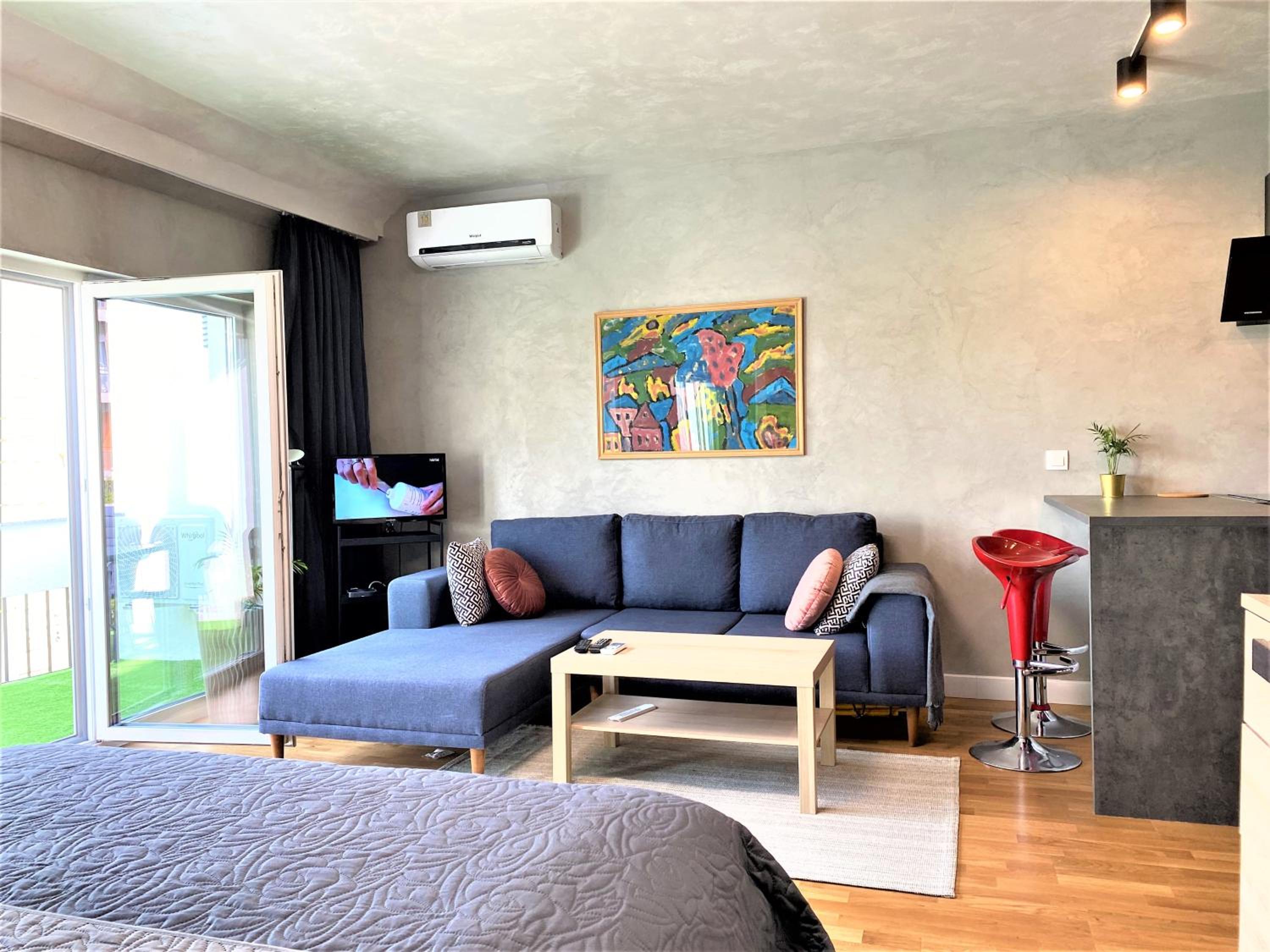 One-Bedroom Apartment