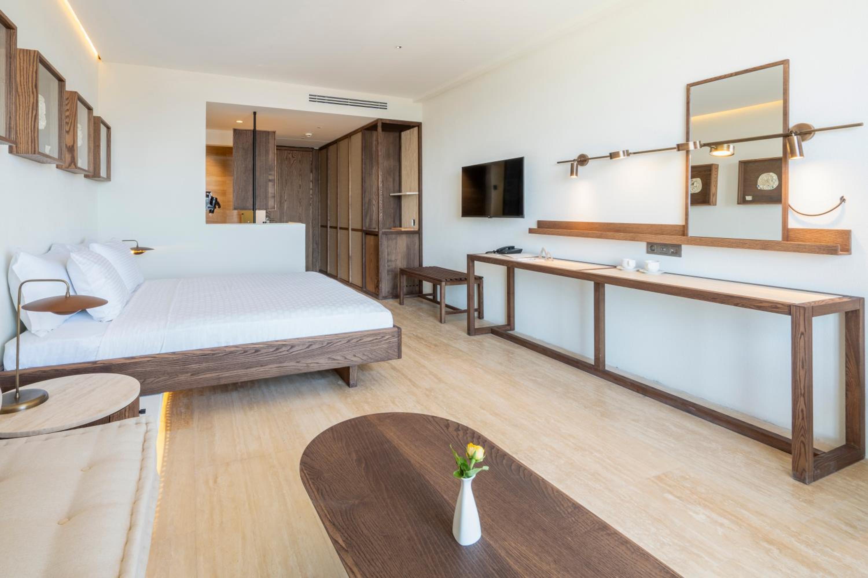 Deluxe Double Room with Sea View - Photo 7