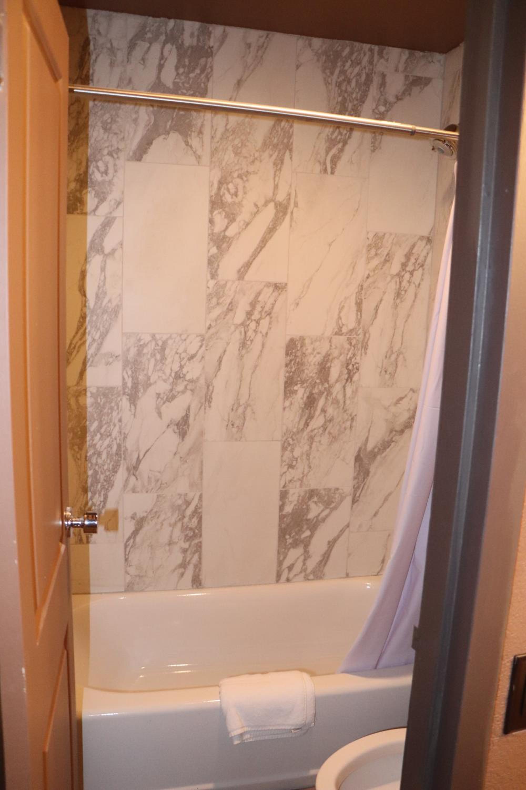 Standard King Room photo 3