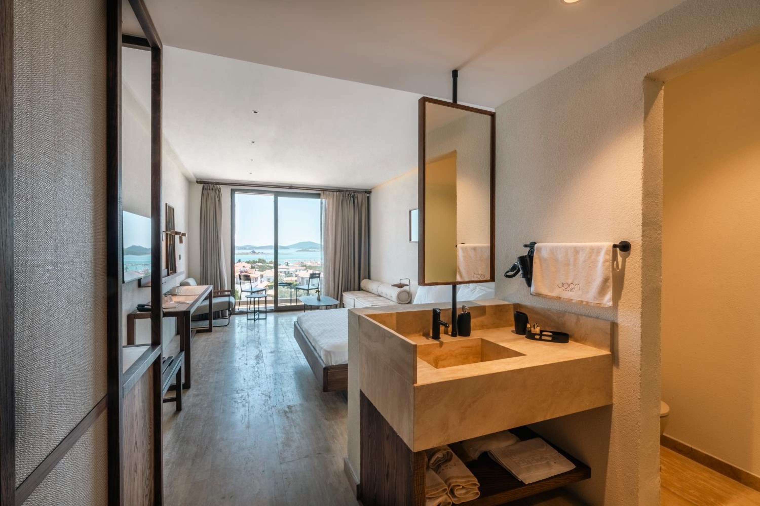 Deluxe Double Room with Sea View - Photo 4