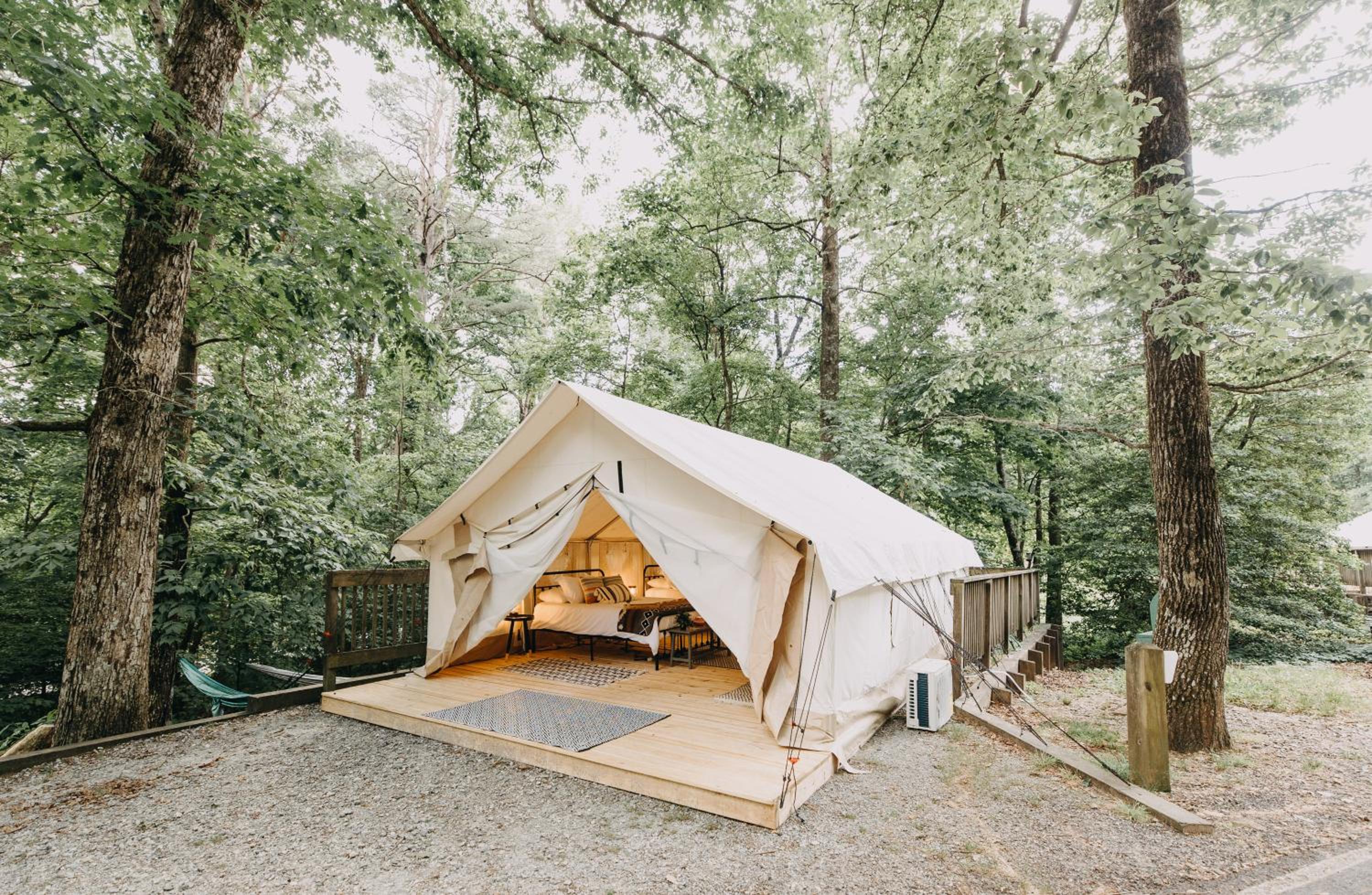 Tent (B) photo 3