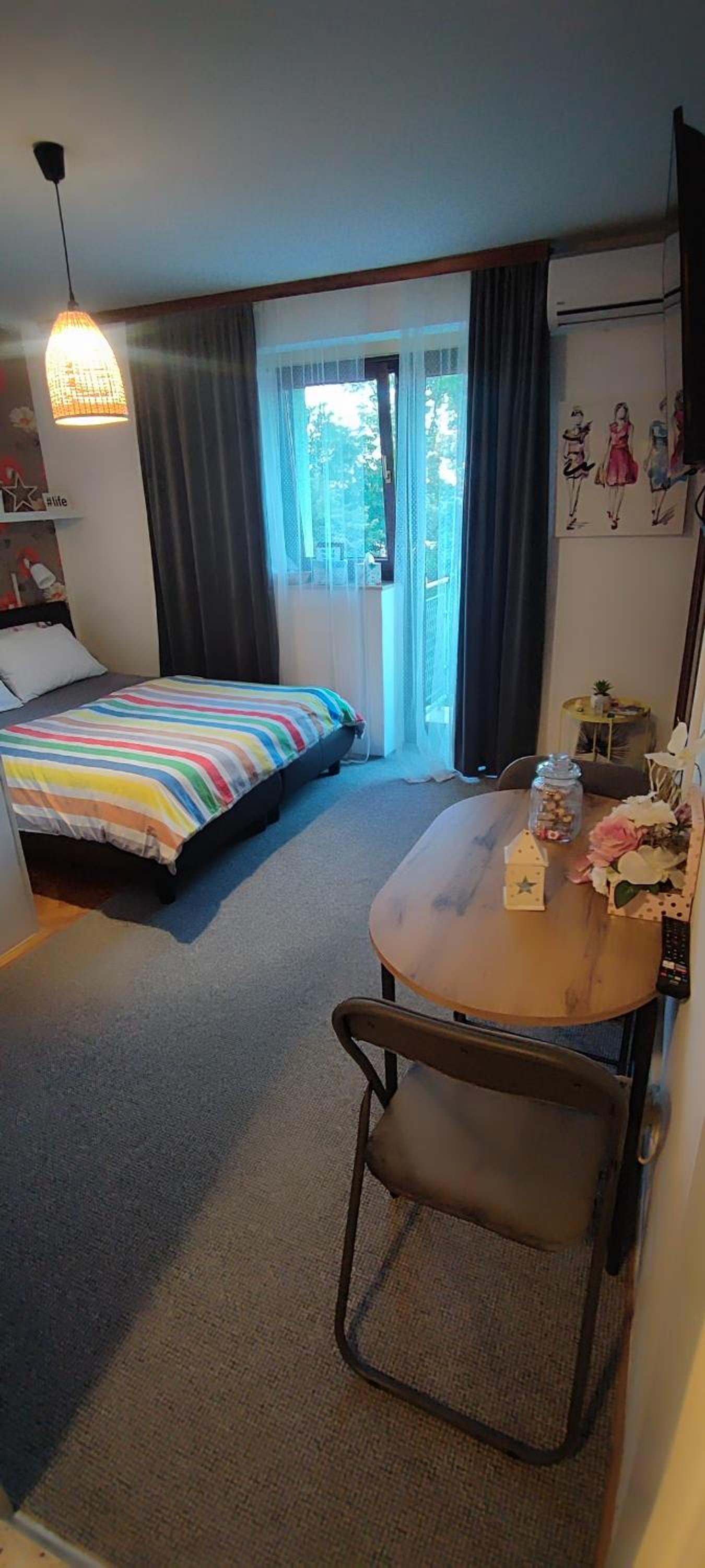 One-Bedroom Apartment photo 1