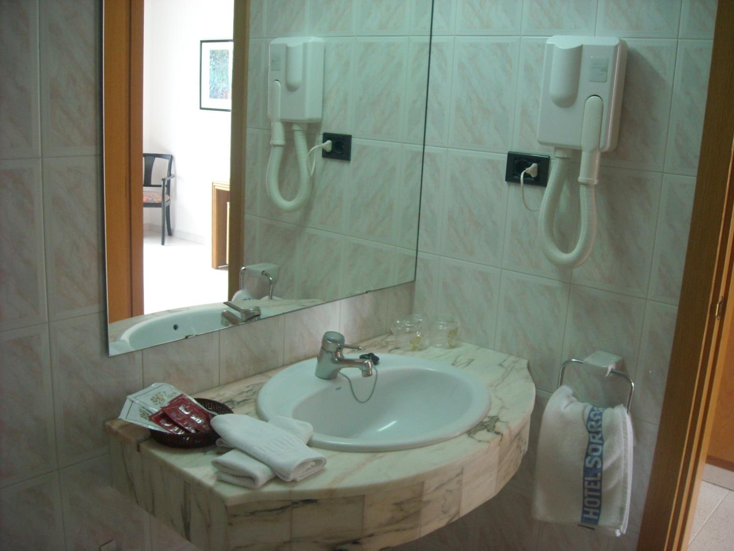 Double Room with Sea View - Photo 5