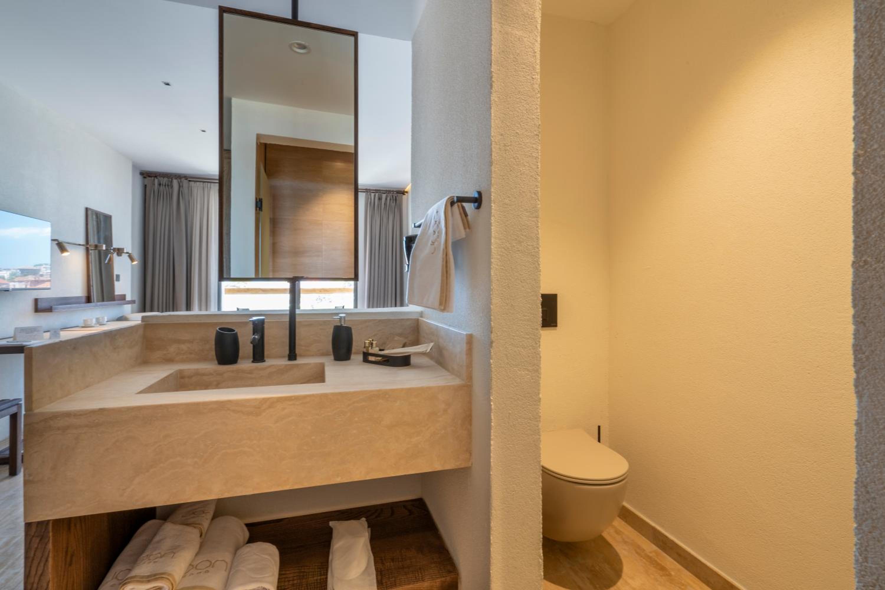 Deluxe Double Room with Sea View - Photo 10