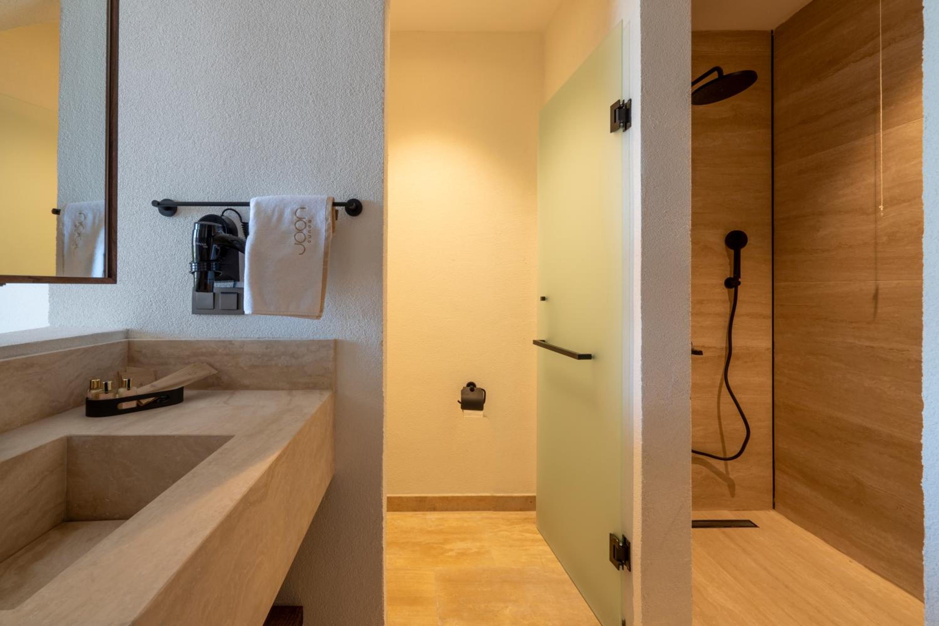 Deluxe Double Room with Sea View - Photo 9