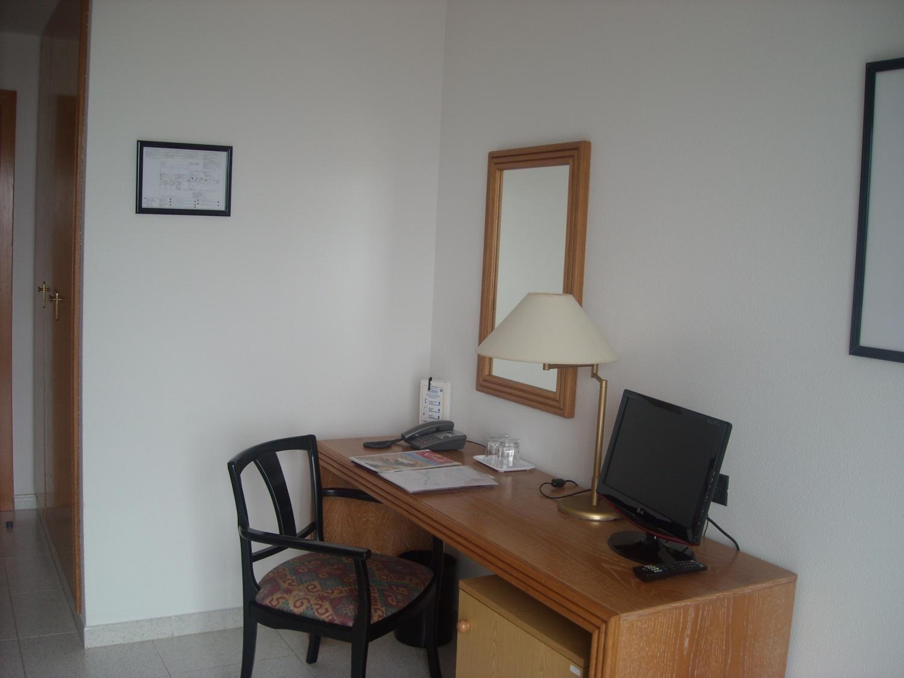 Triple Room with Sea View - Photo 4