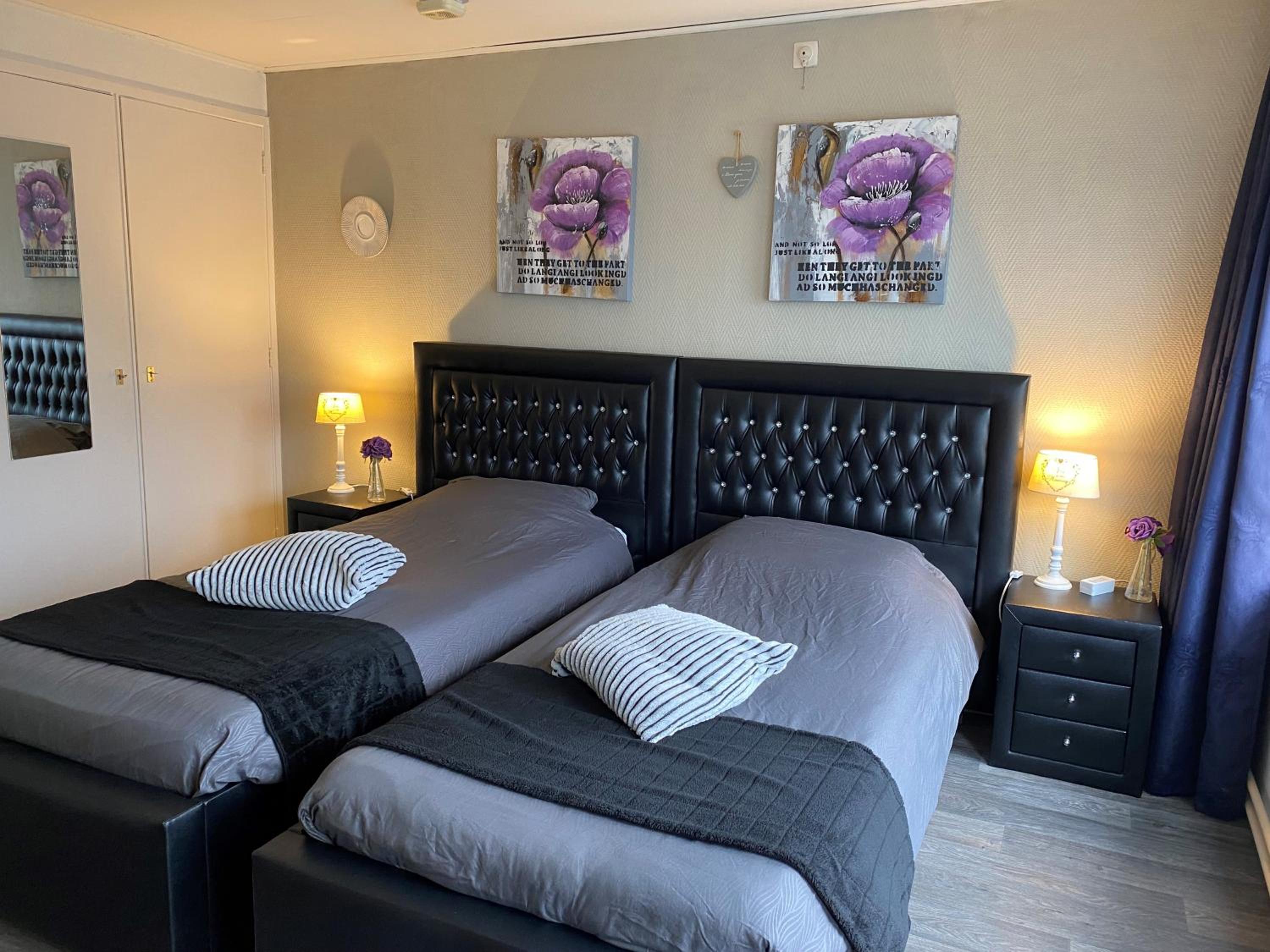 Economy Twin Room photo 1