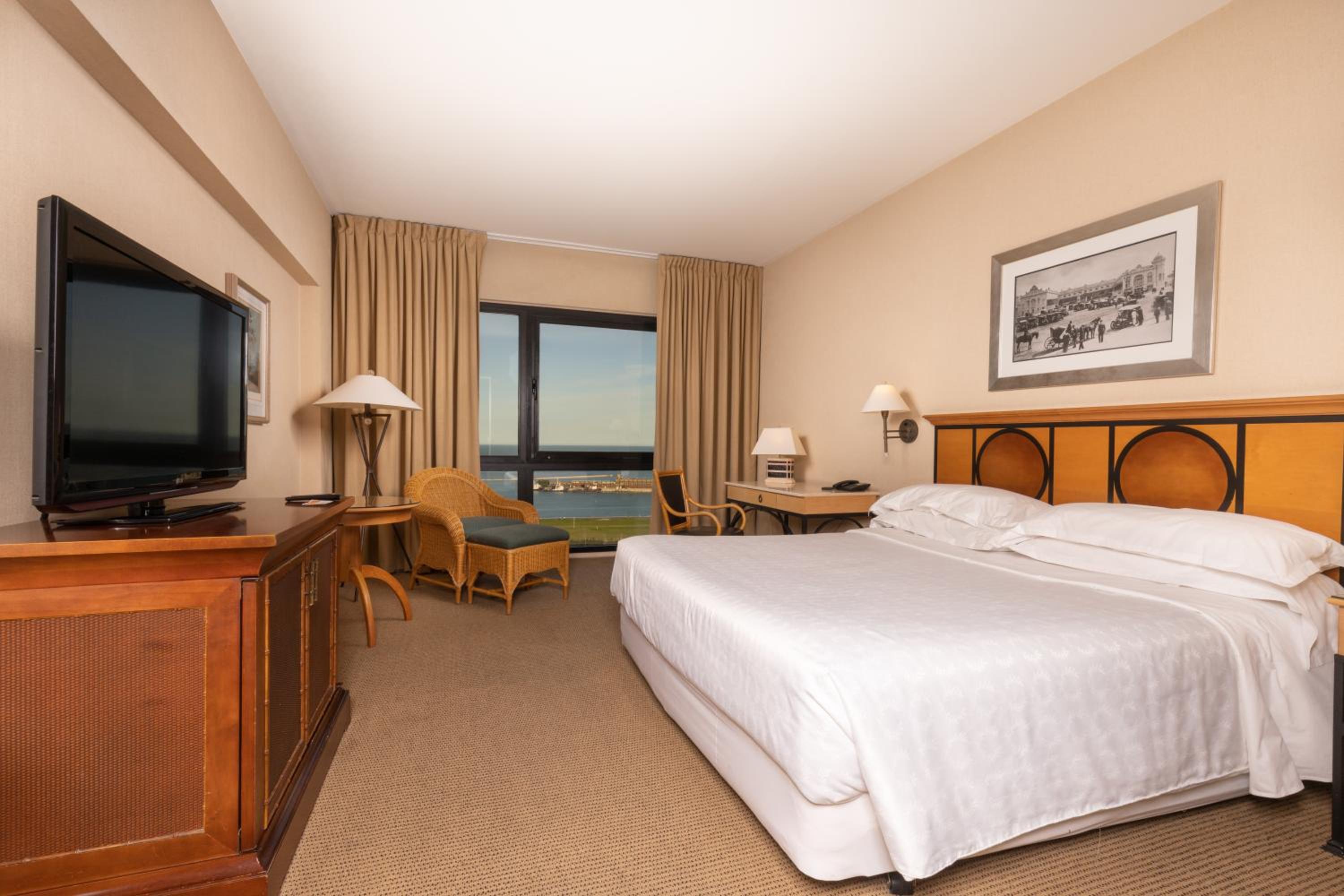 Guest room, 1 King, Ocean view photo 1