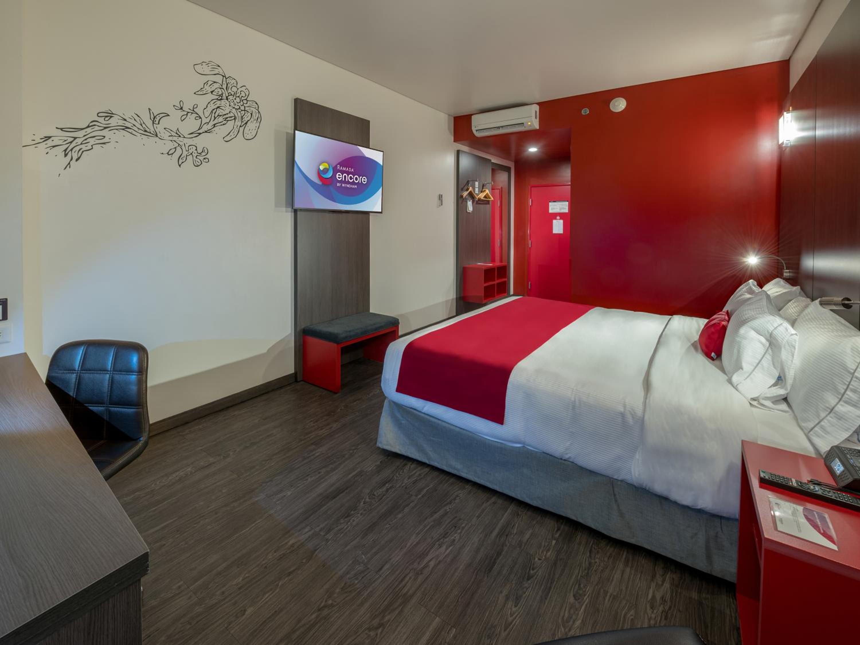 King Room - Non-Smoking - Photo 1