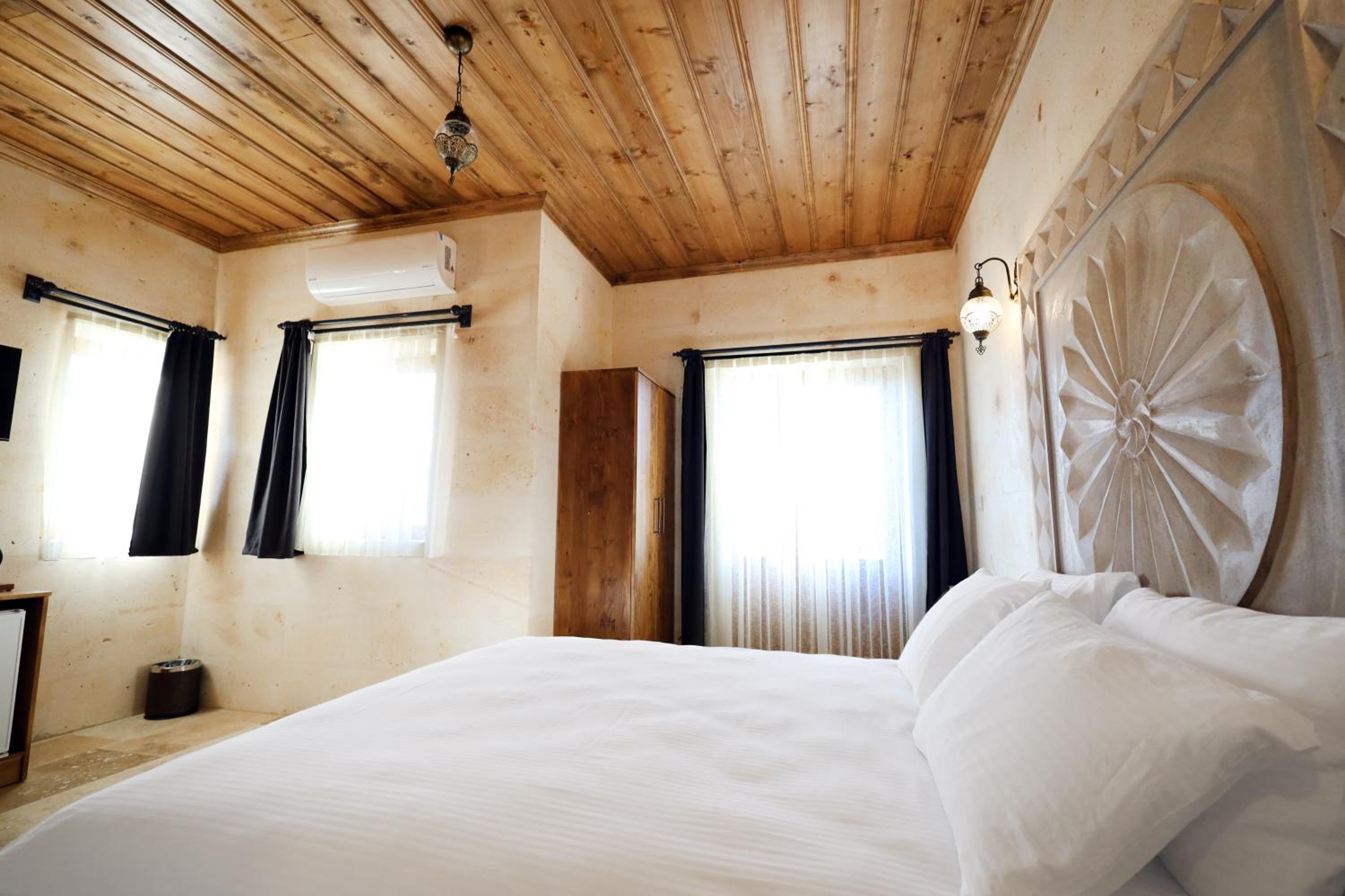 Deluxe Double Room with Balcony photo 1