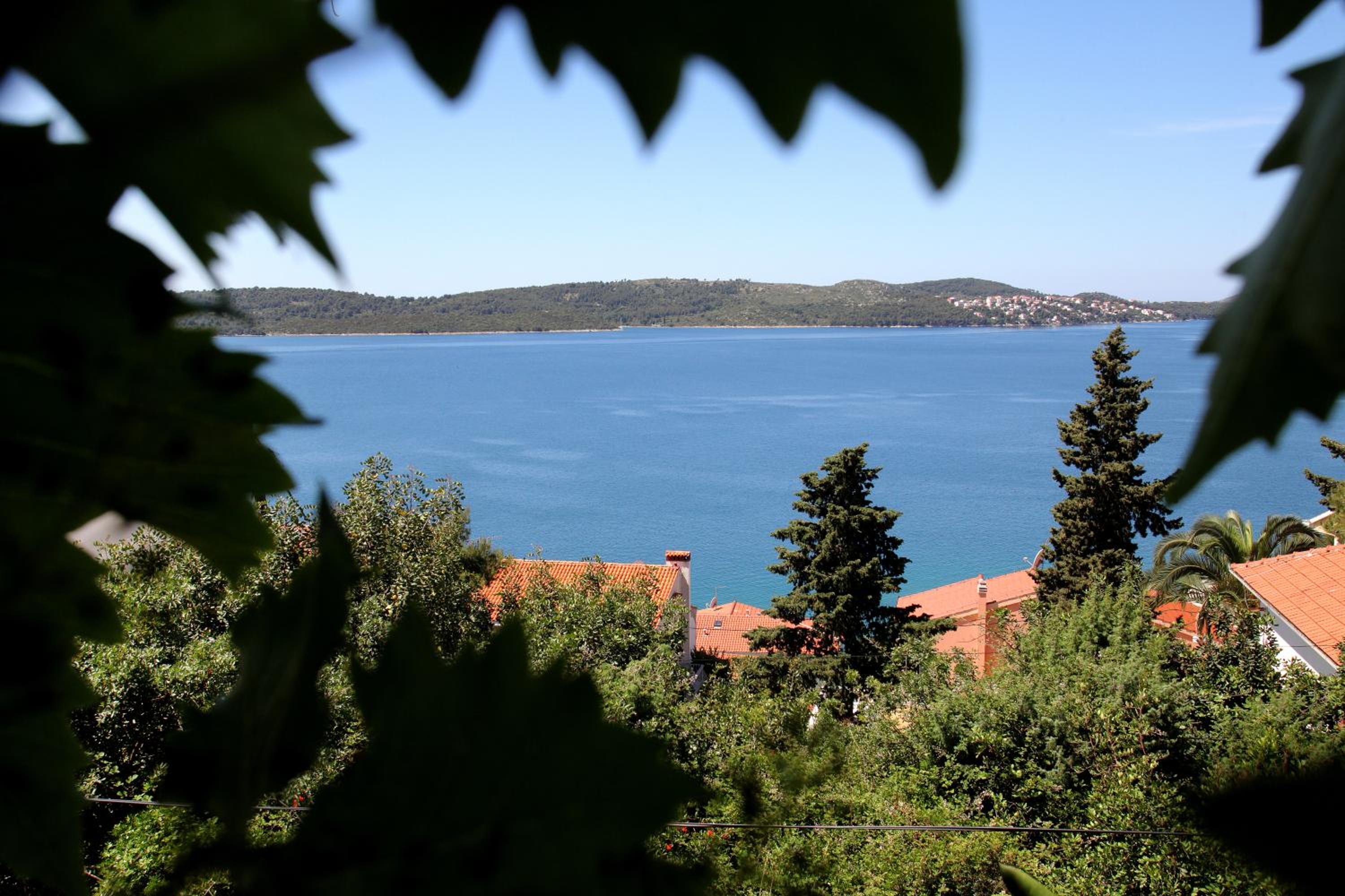 Three-Bedroom Apartment with Sea View photo 2