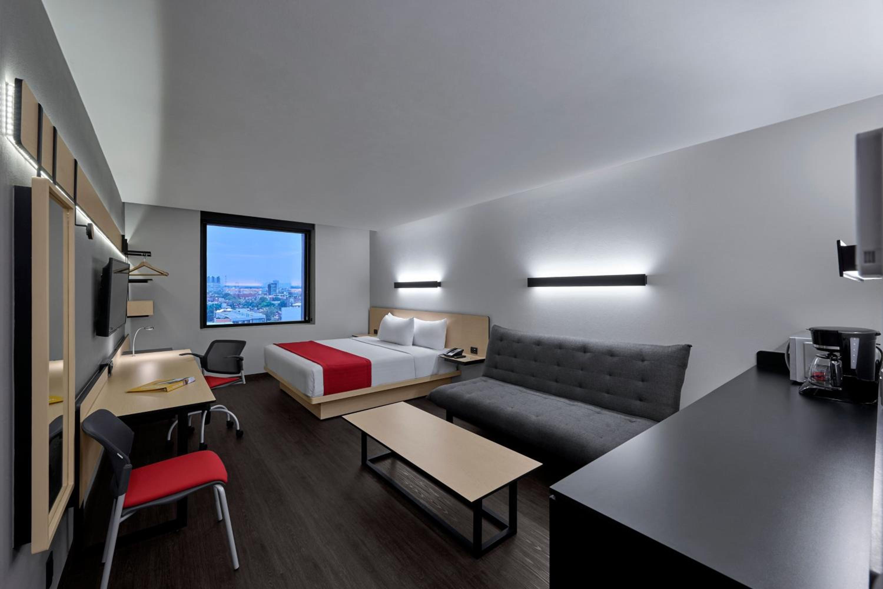 Superior Queen Room with Sofa Bed - Photo 3