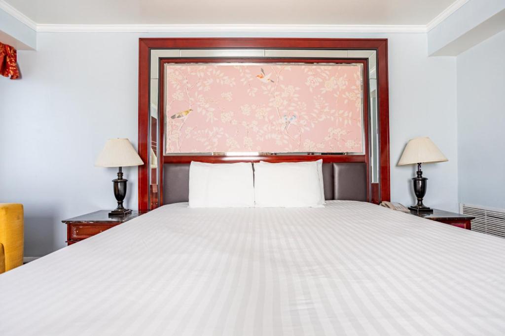 King Room thumbnail 6