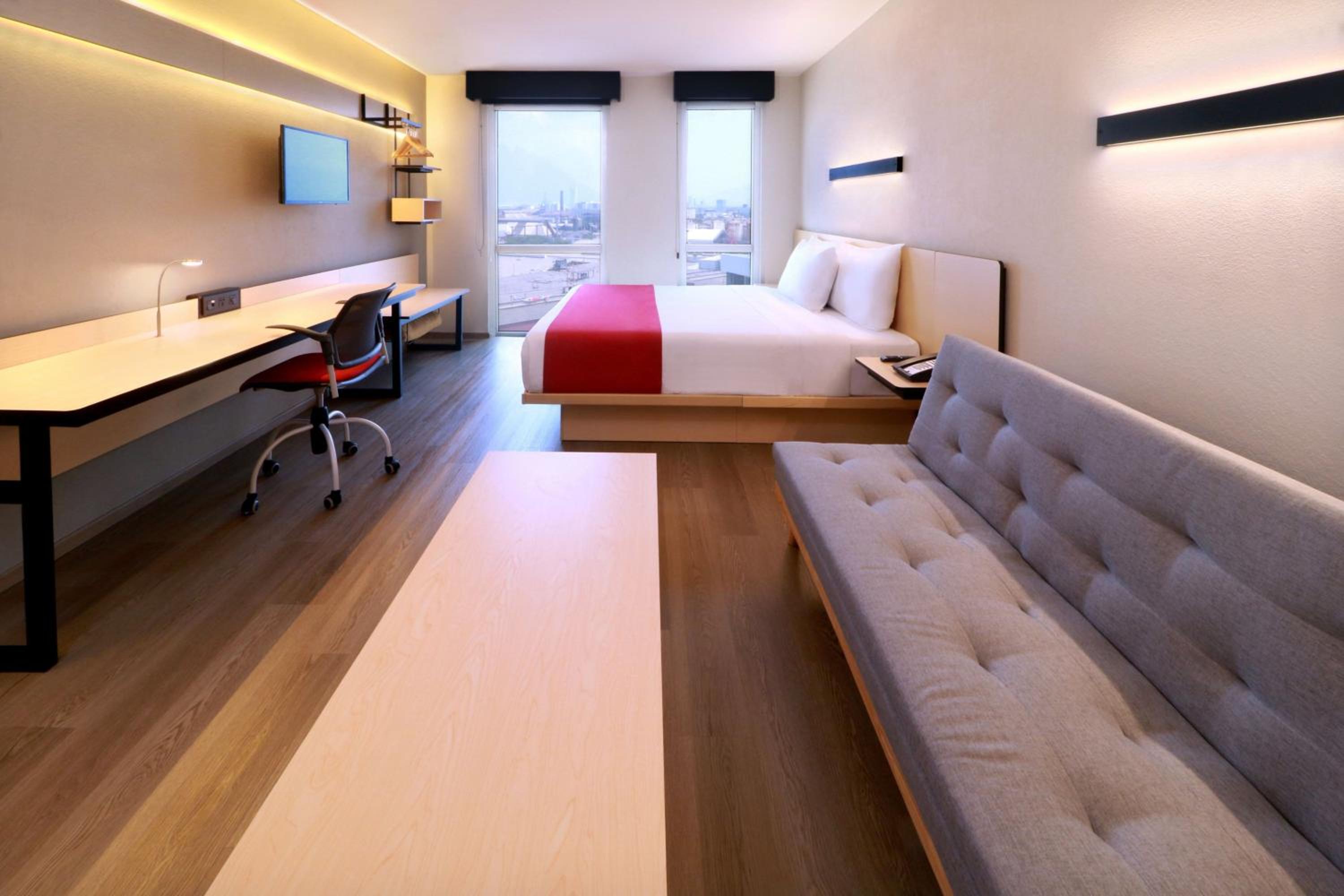Superior King Room with Sofa Bed - Photo 2