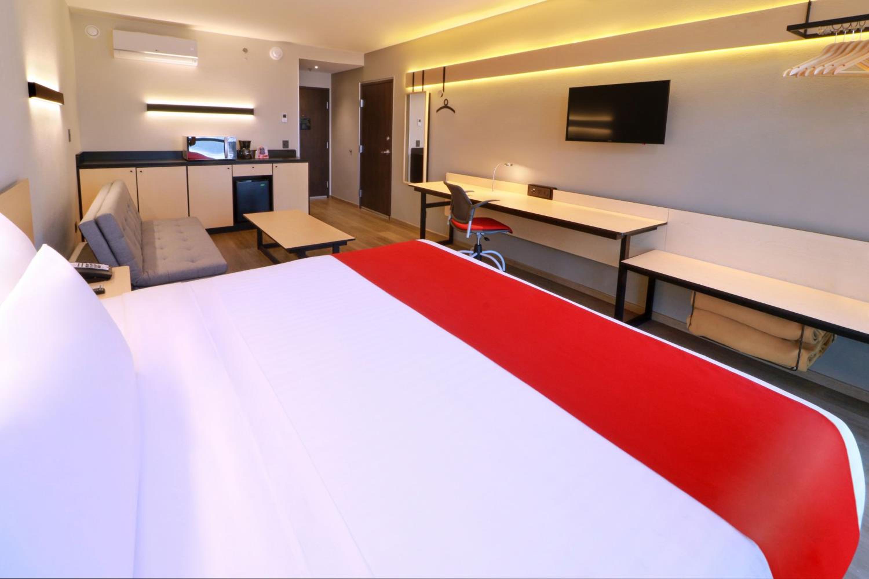 Superior King Room with Sofa Bed - Photo 3
