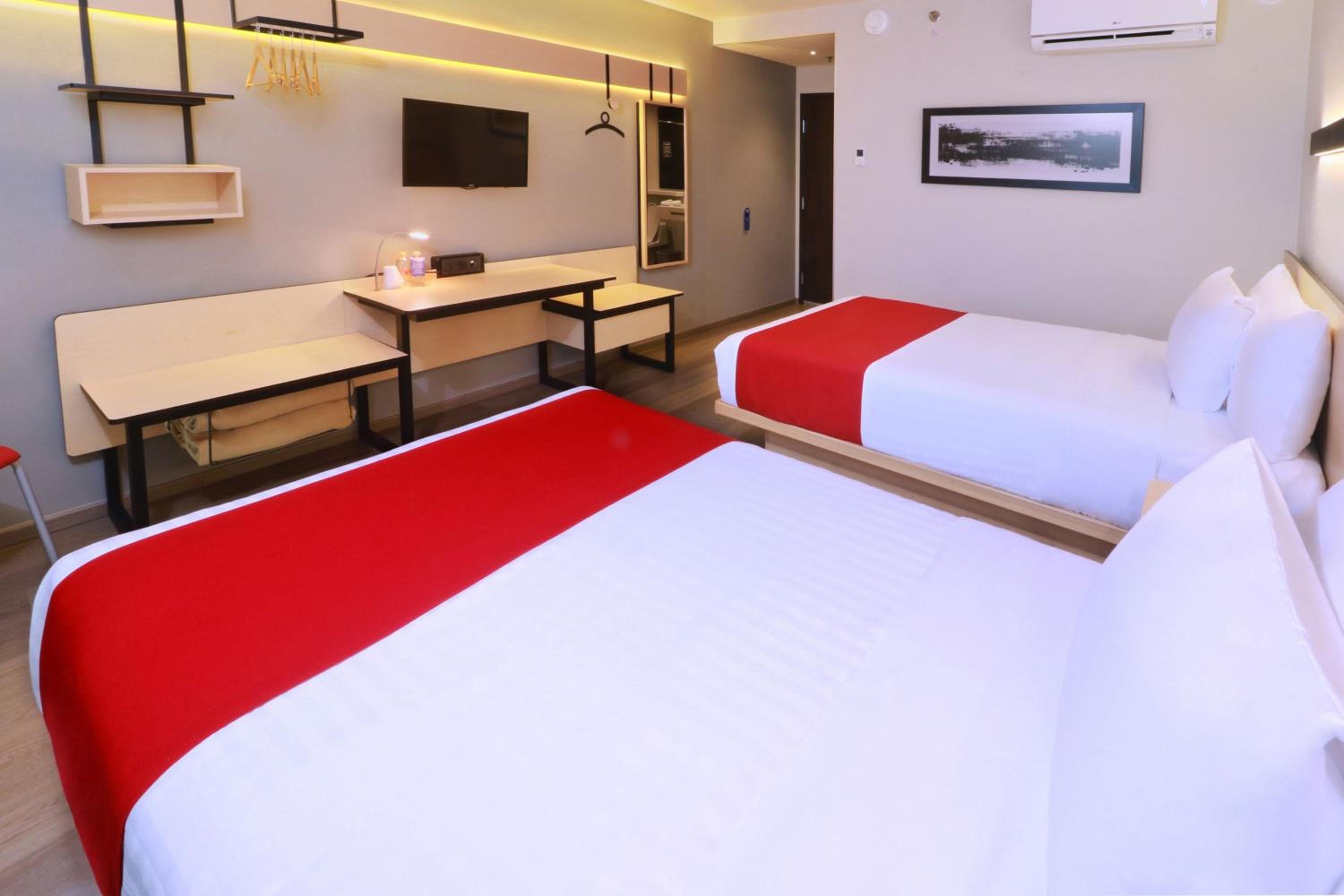 Double Room with Two Double Beds - Photo 4