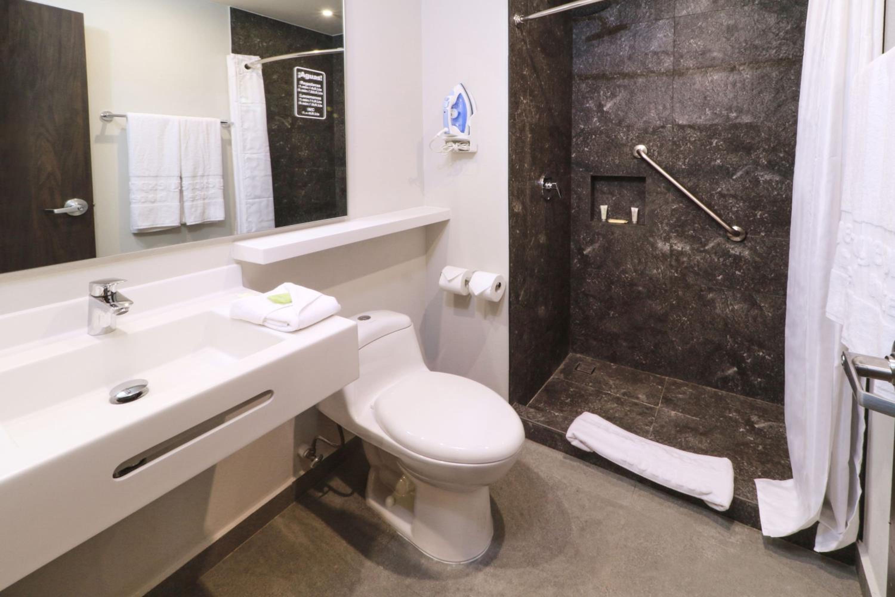 Double Room with Two Double Beds - Photo 7