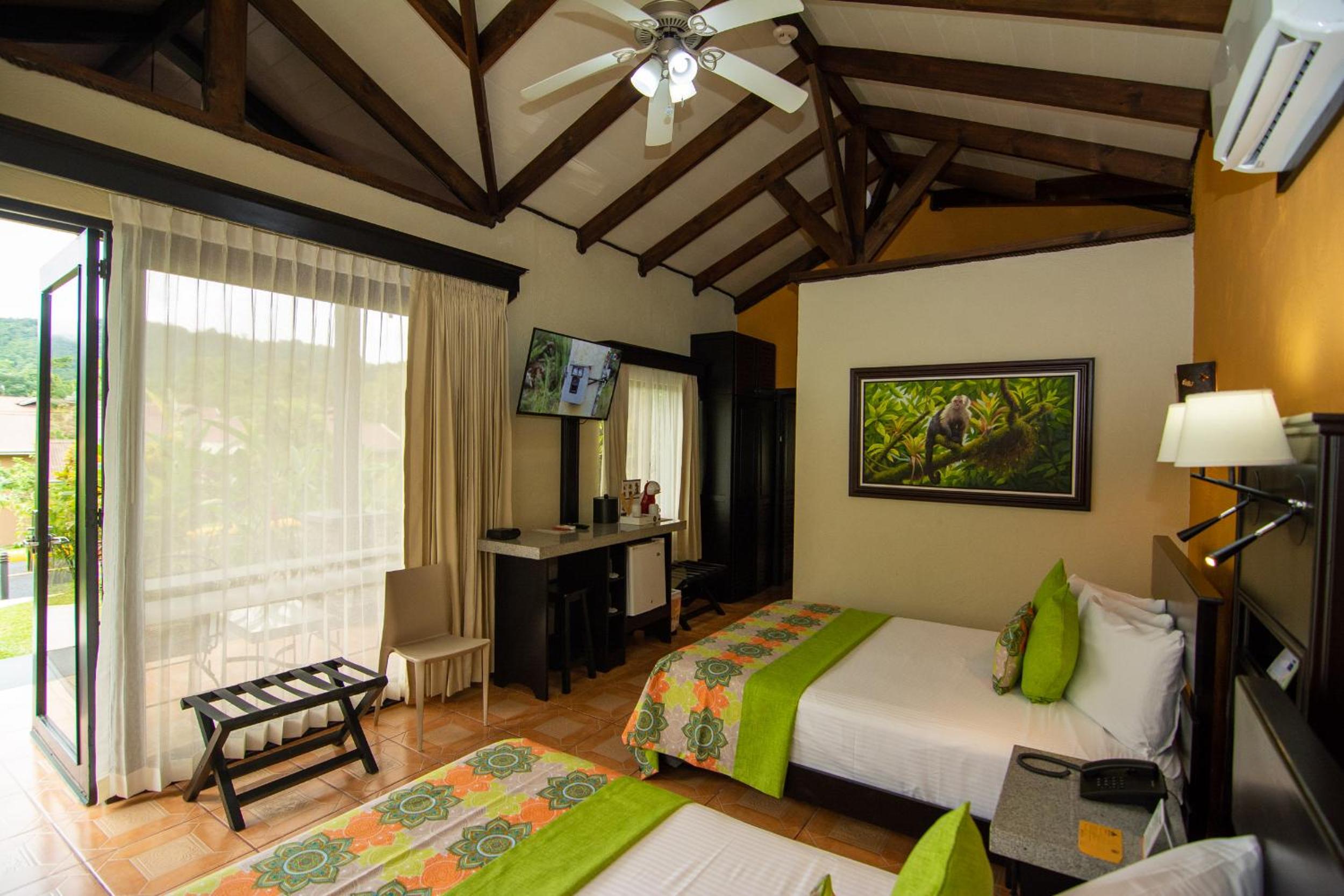 Junior Suite Queen - Volcano View