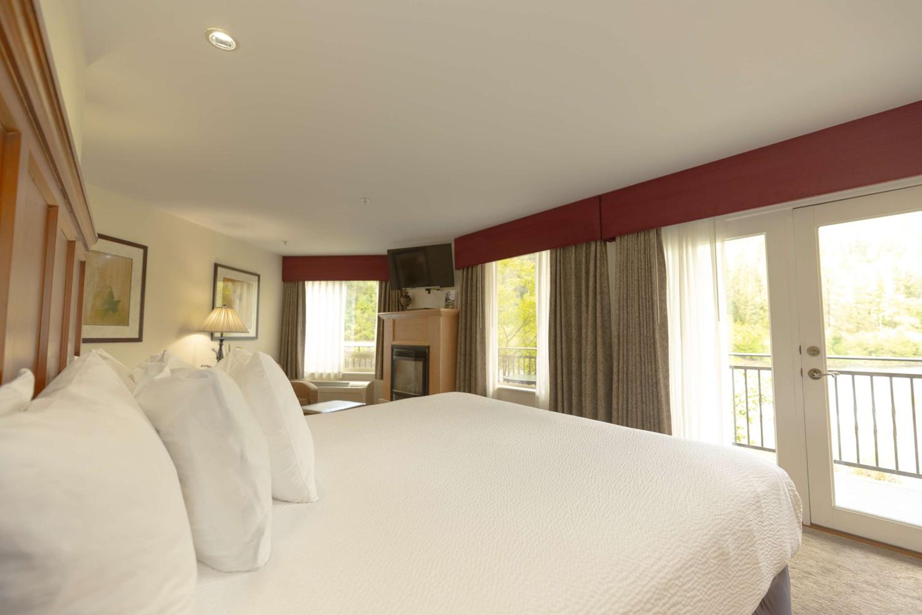 King Suite with Spa Bath photo 1