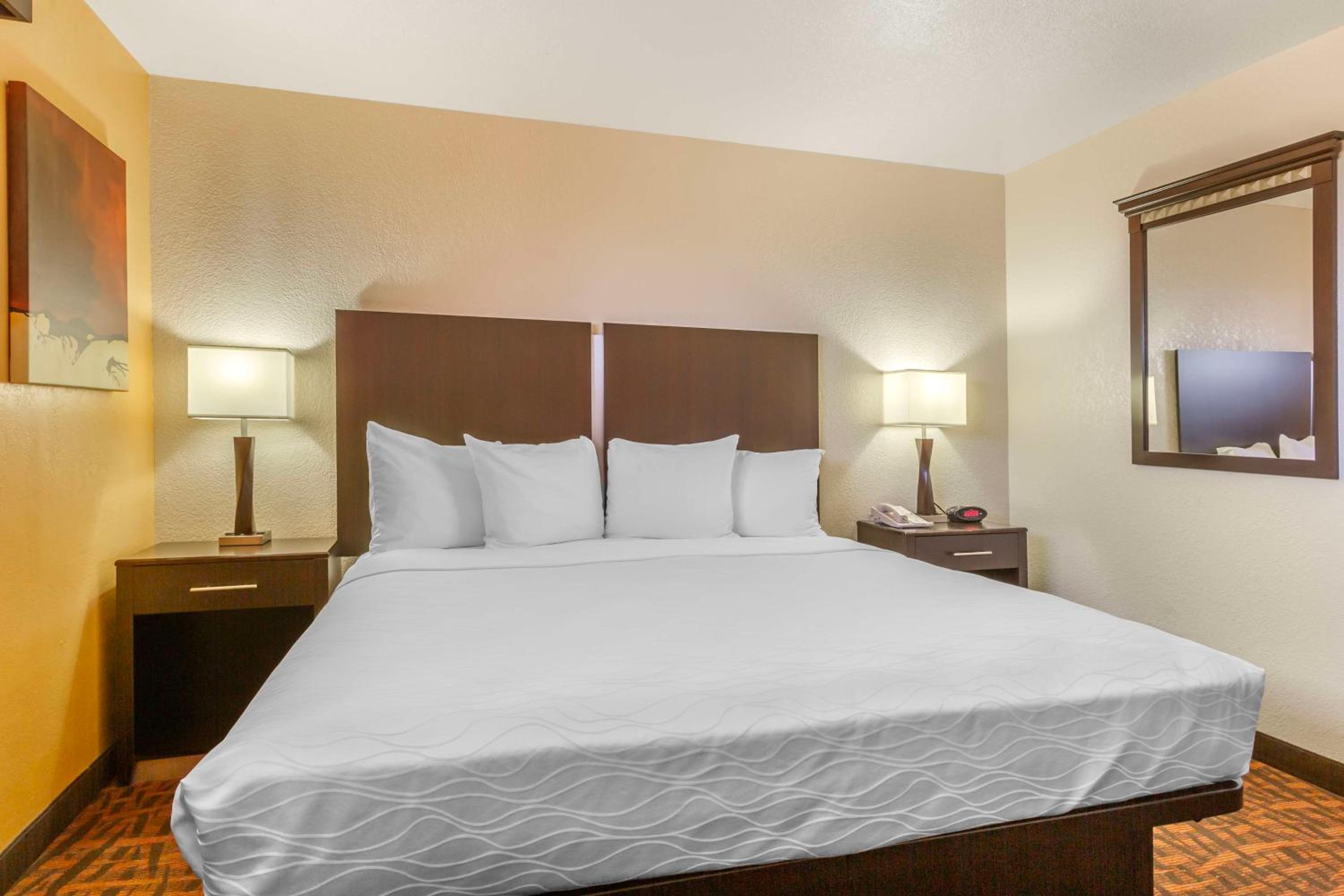 King Room - Non Smoking - Photo 3