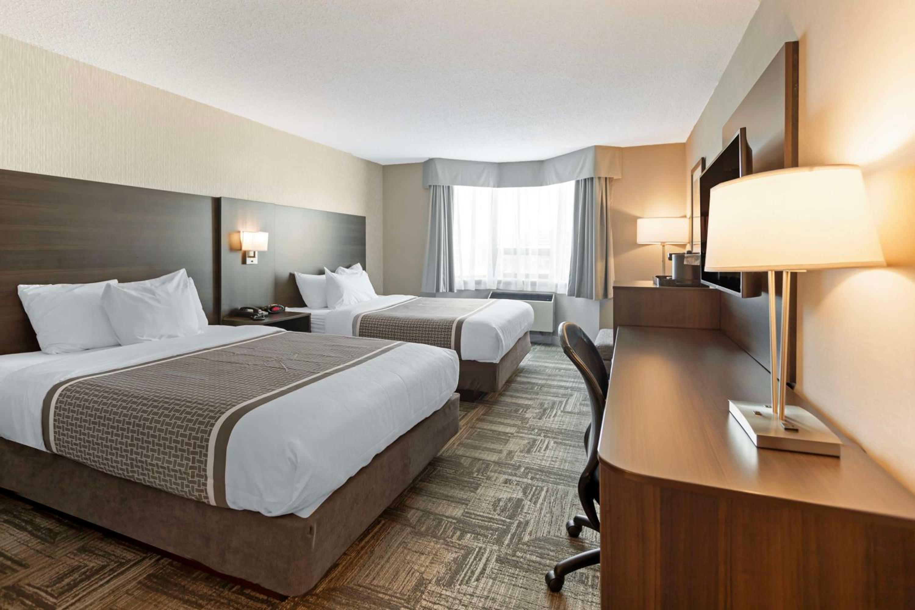 Queen Room with Two Queen Beds photo 1
