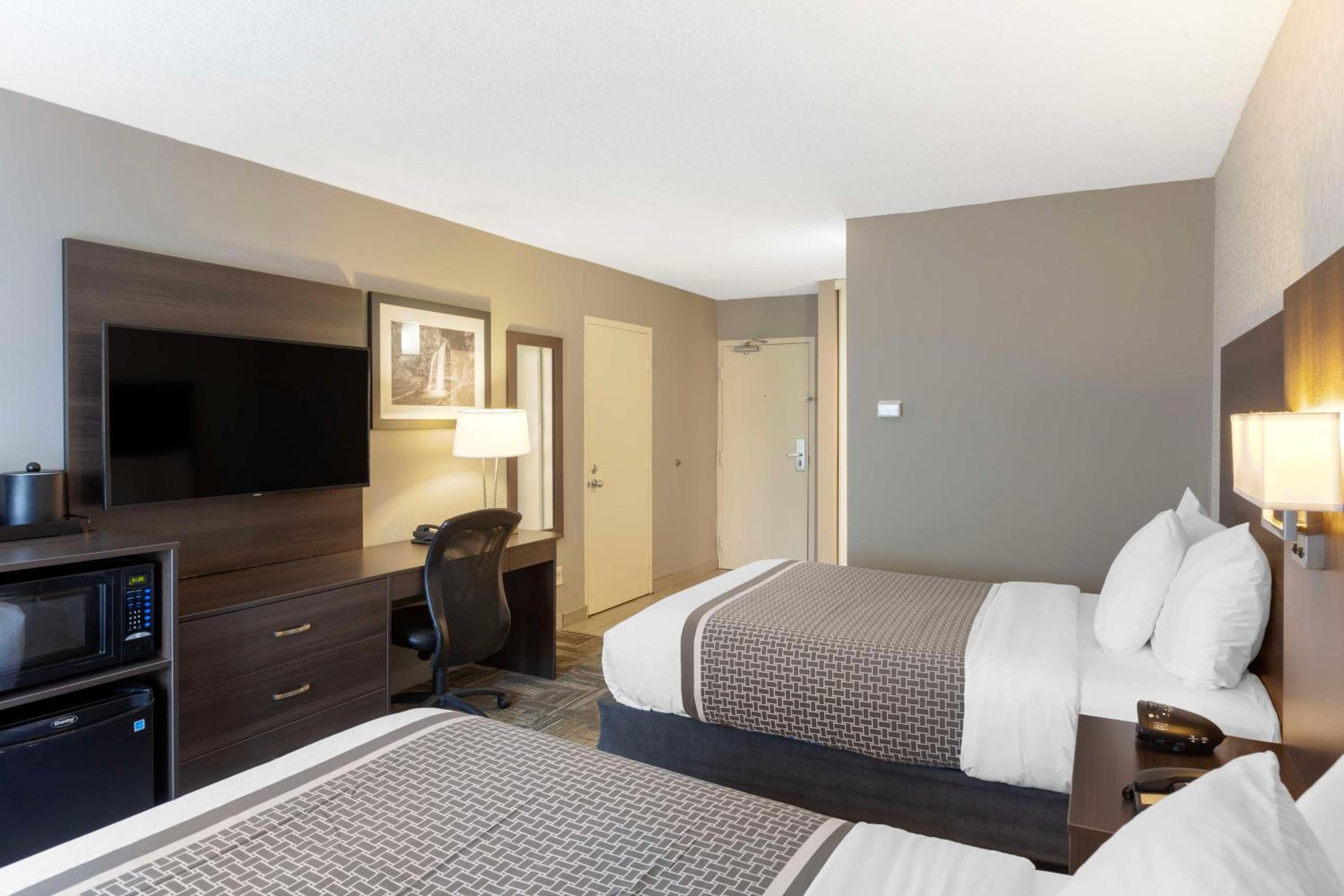 Double Room with Two Double Beds photo 2