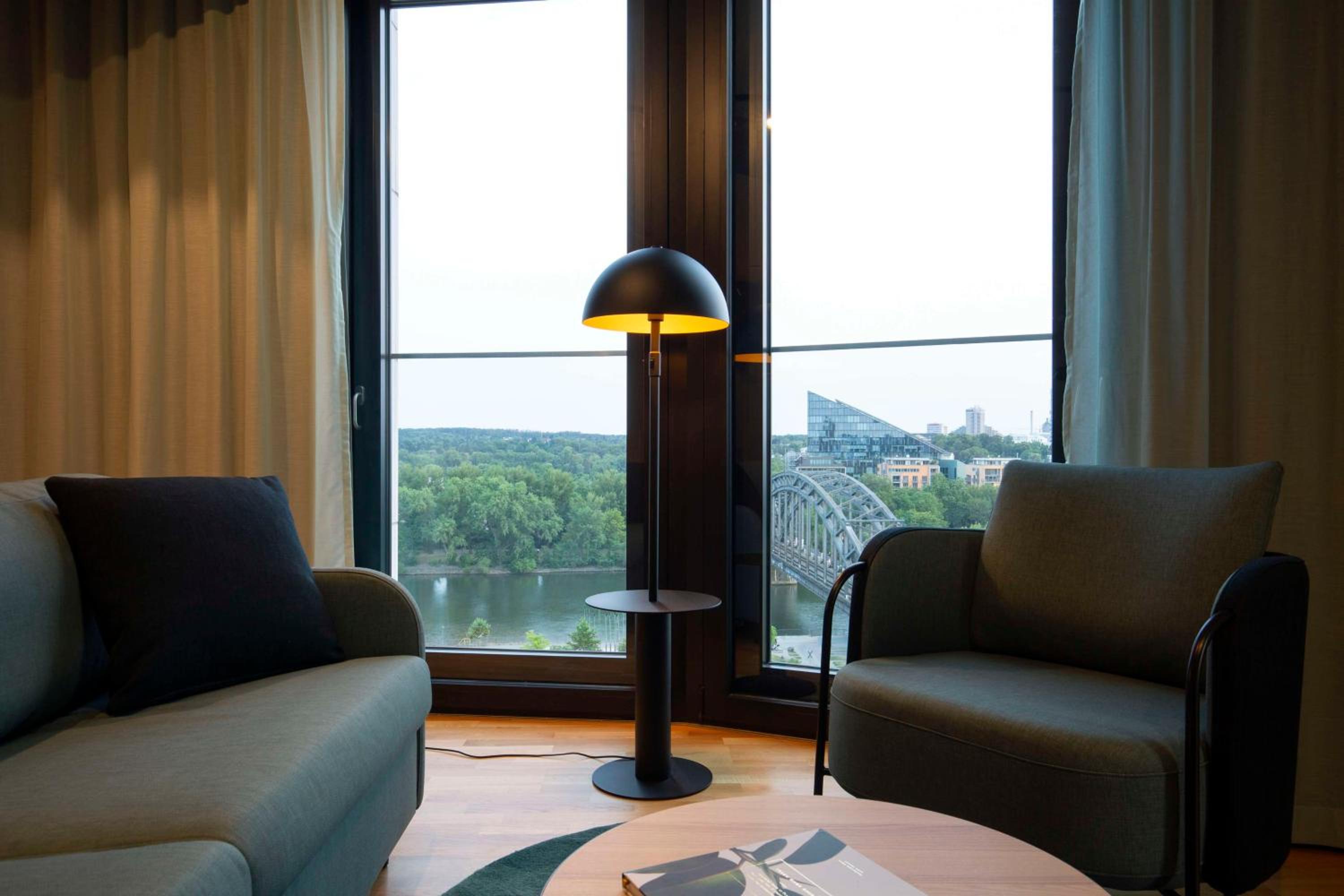 Superior Double Room with access to lounge "Living Room" - Photo 12