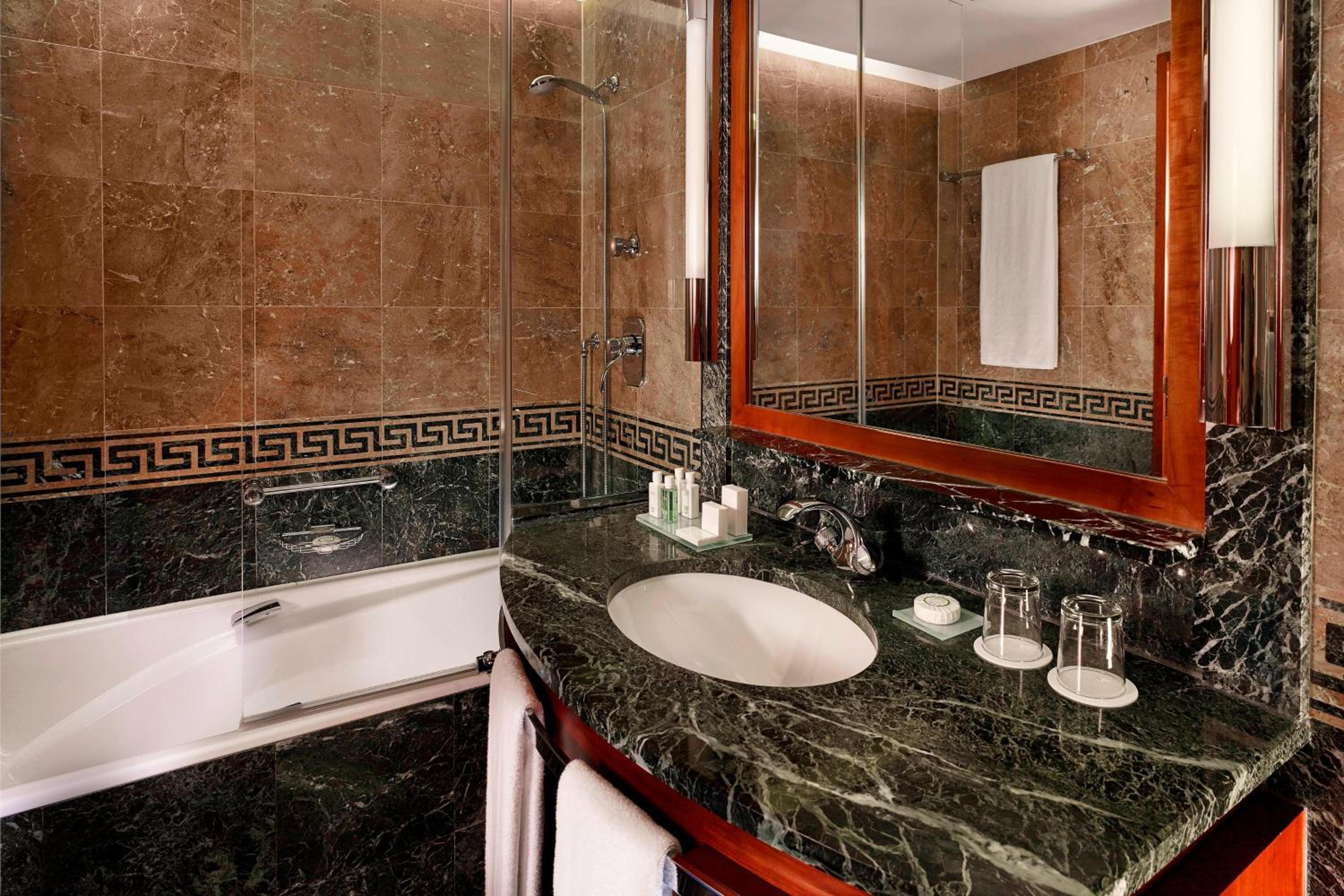 Premium King or Twin Room with Partial Lake View