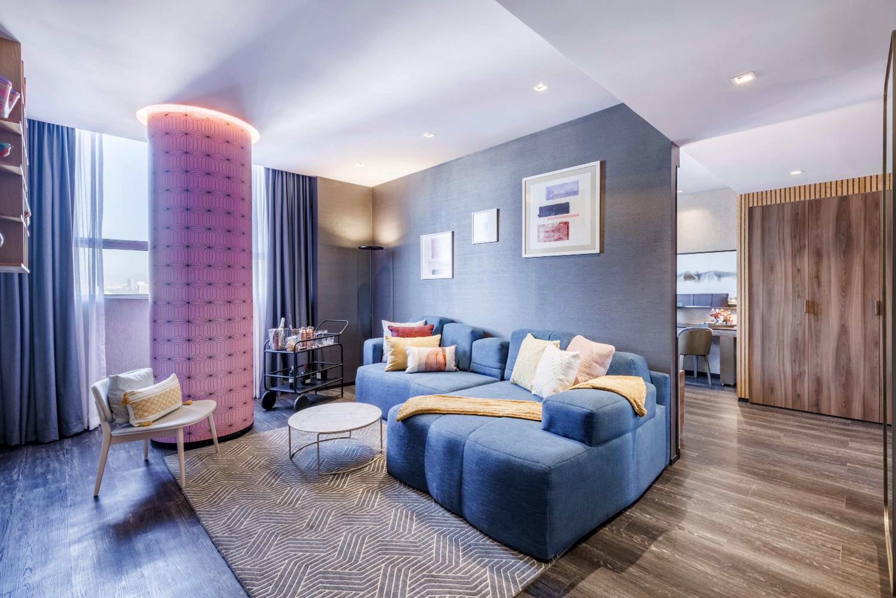 Suite with City View - Photo 7