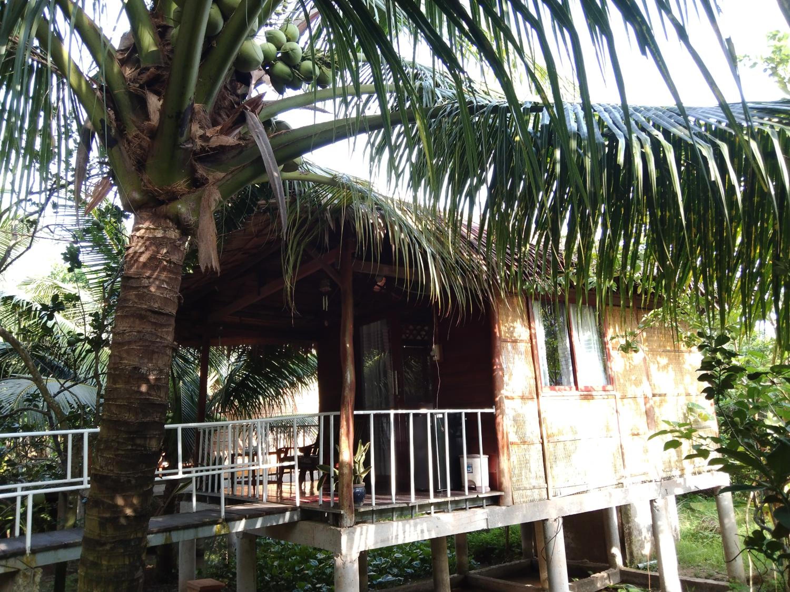 Bungalow With Garden View photo 2