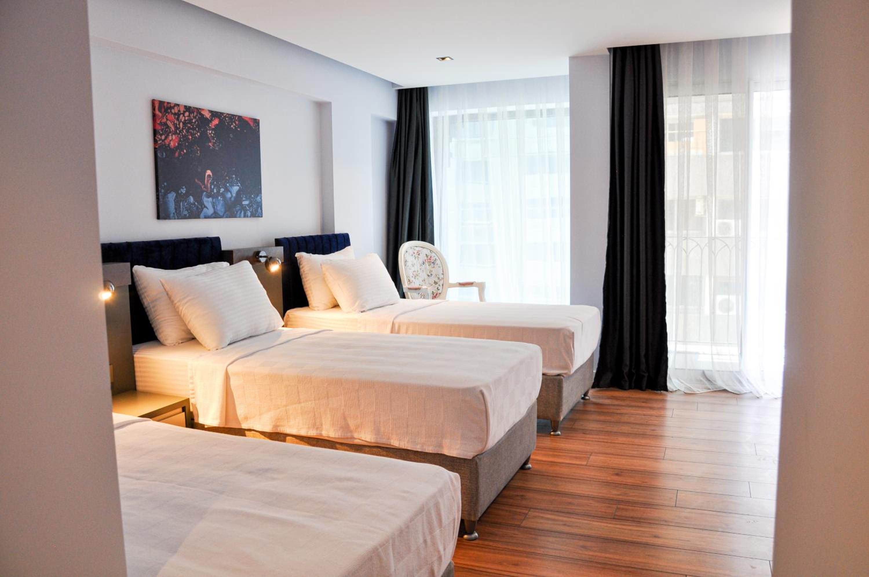 Triple Room with Balcony - Photo 6