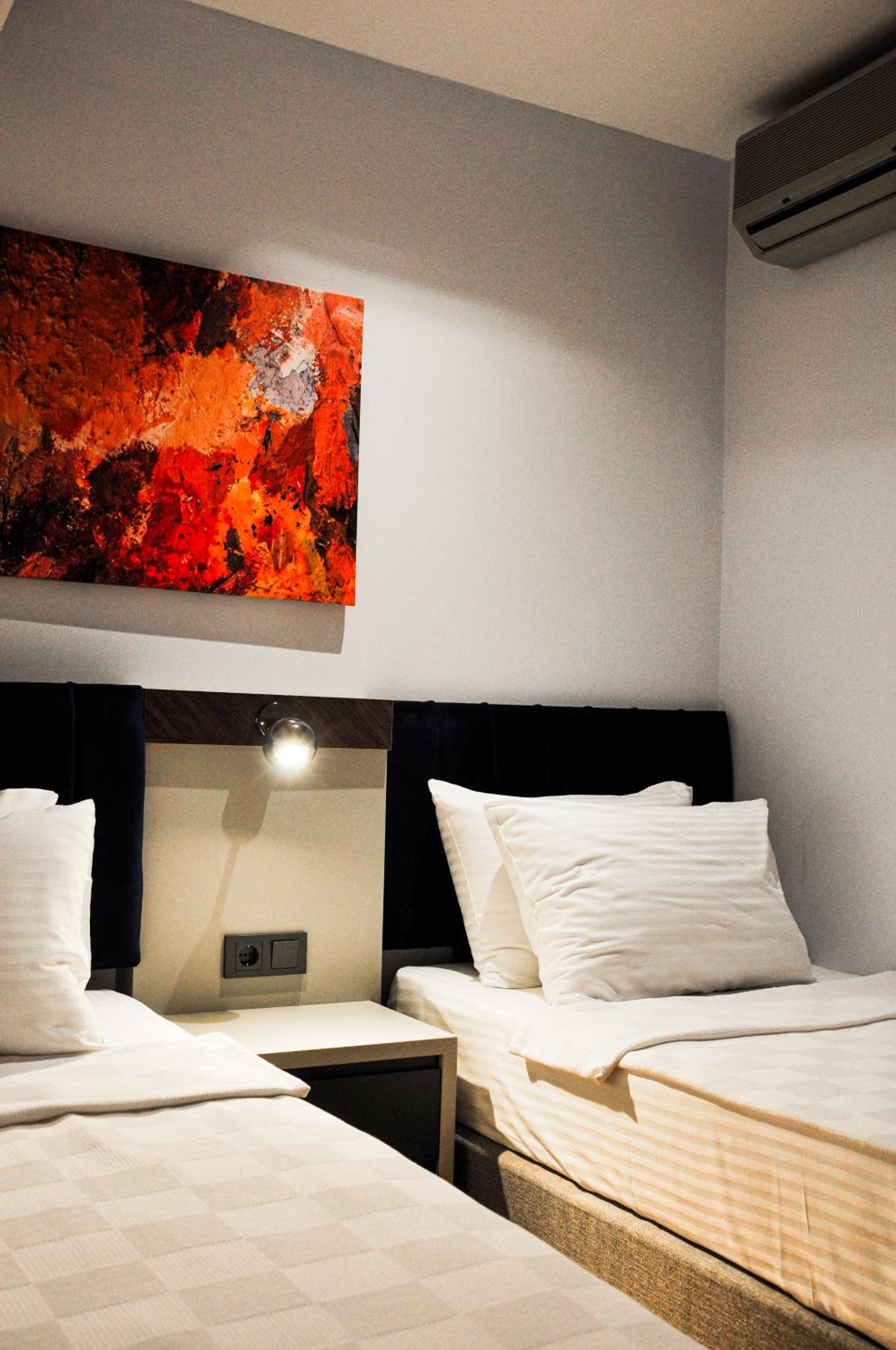 Budget Double Room - Photo 3