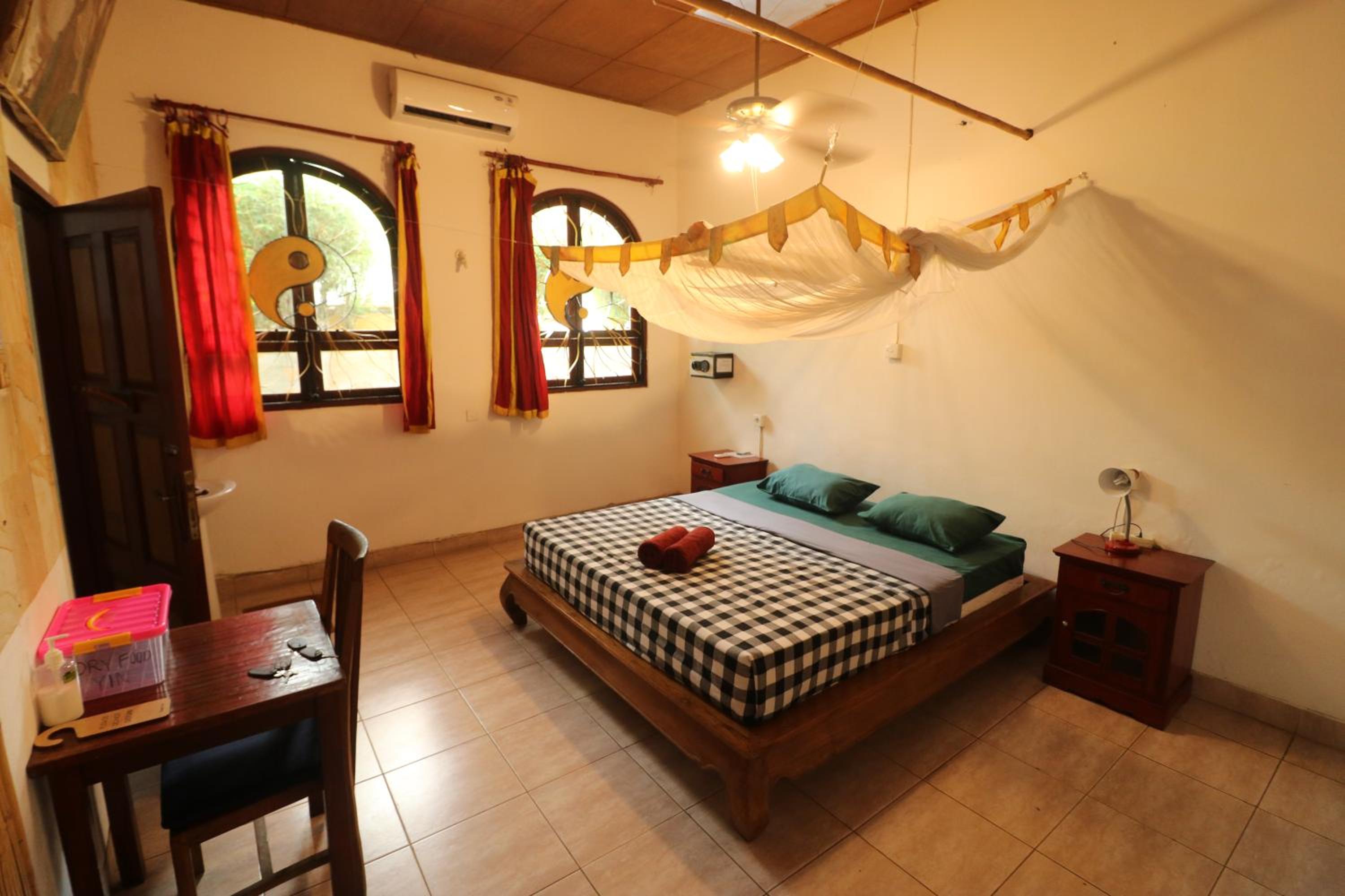 Double Room with Fan and Air Conditioning - Photo 1
