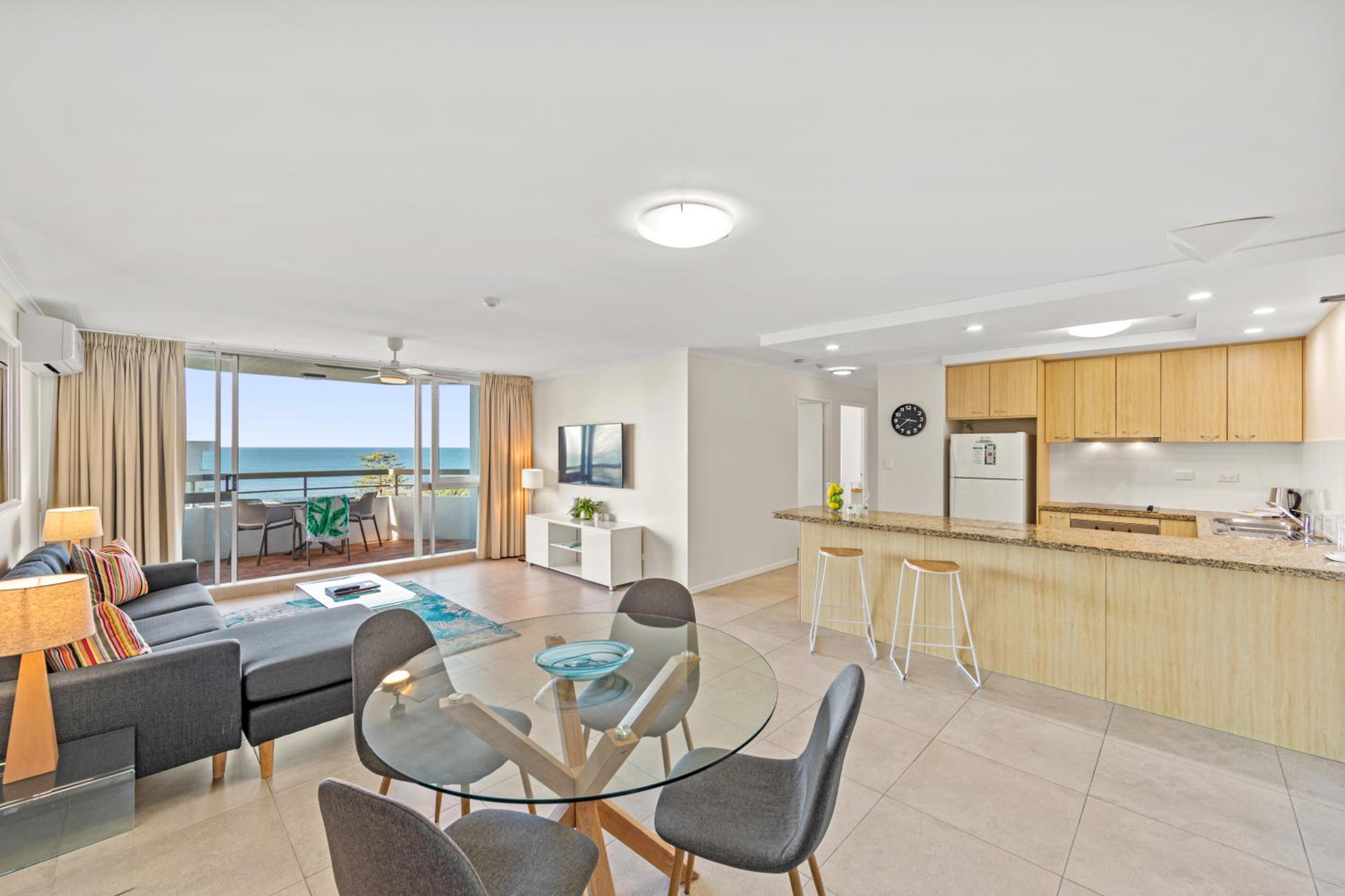 One-Bedroom Apartment with Ocean View photo 1