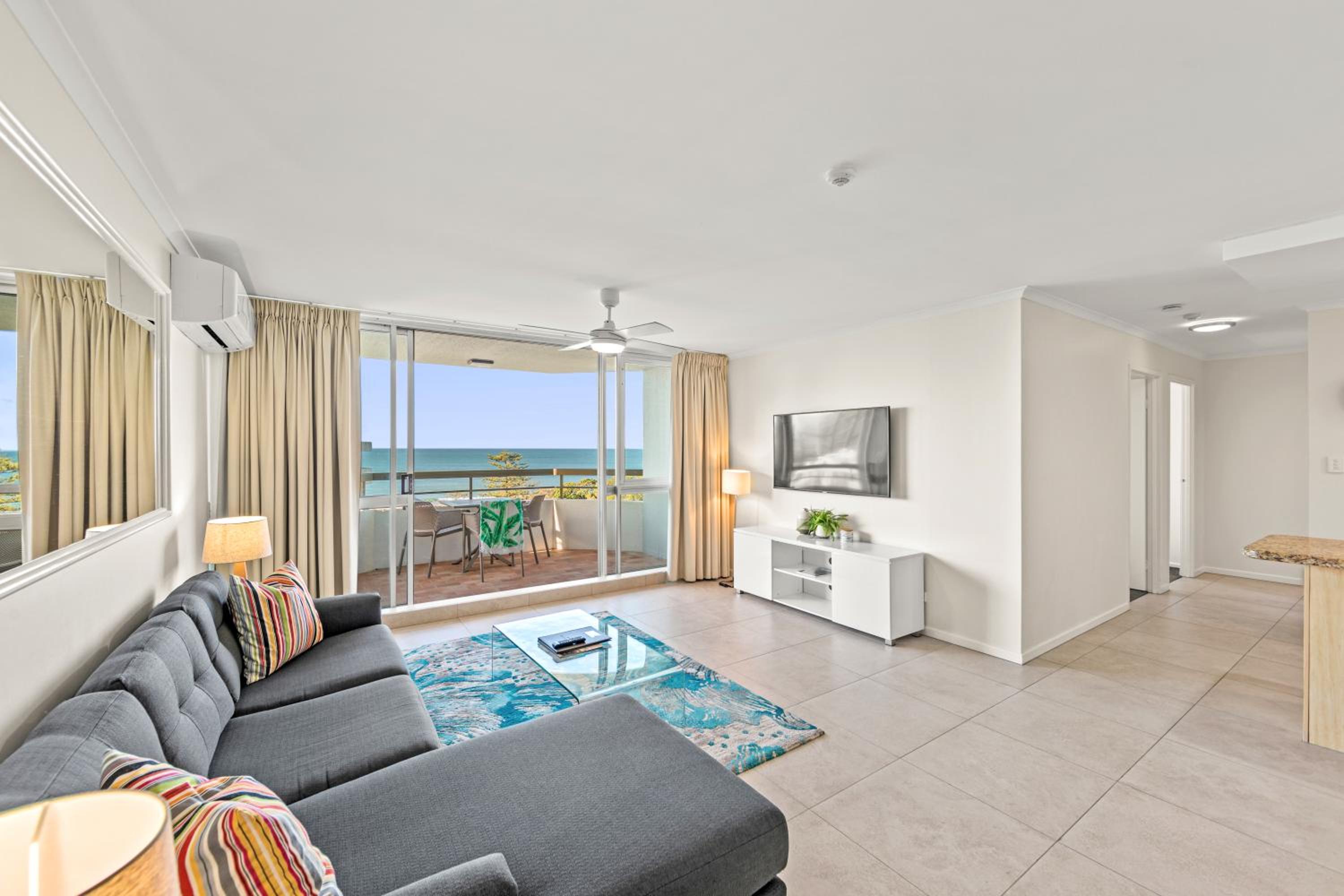One-Bedroom Apartment with Ocean View photo 3