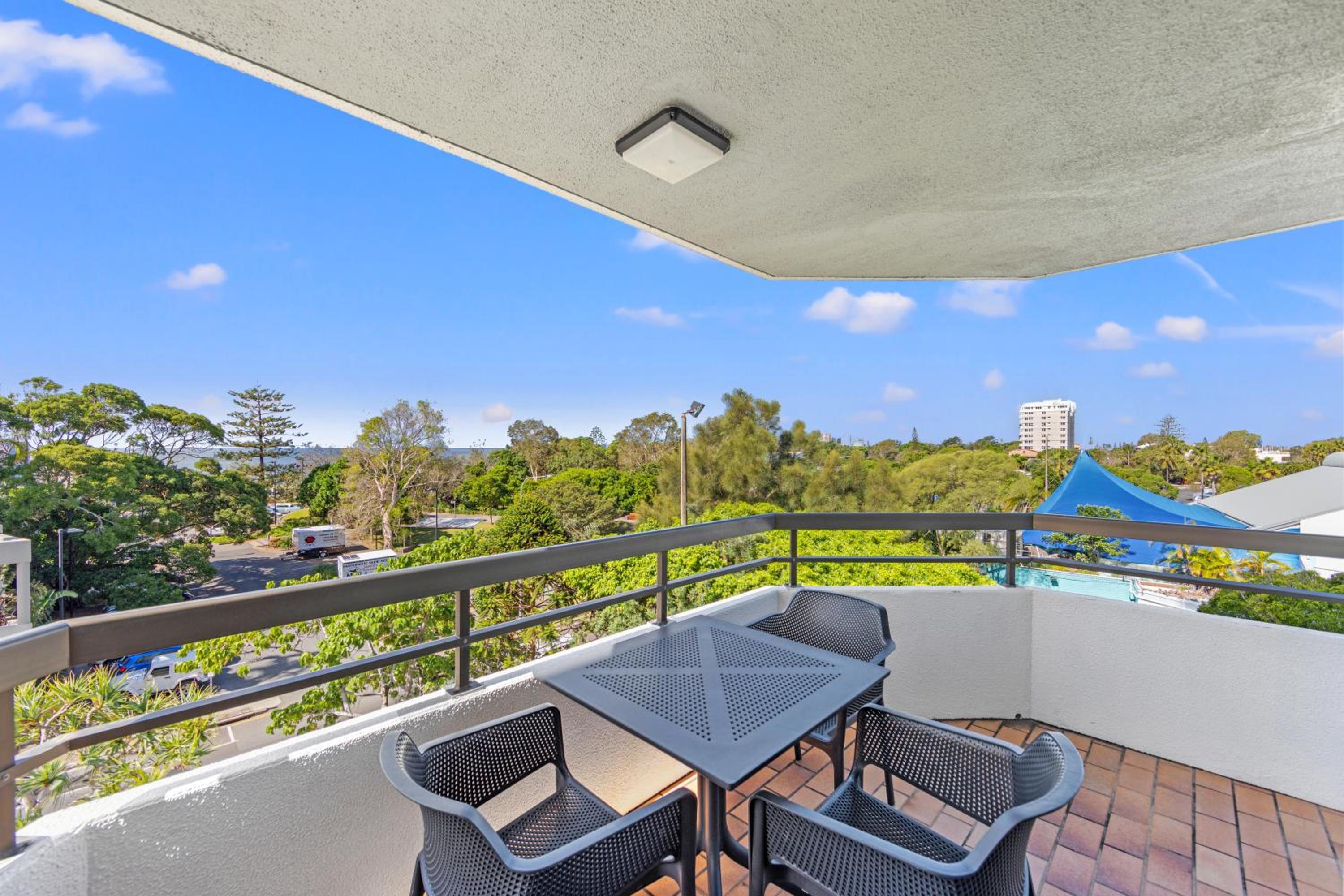 Three-Bedroom Apartment with Garden View photo 2