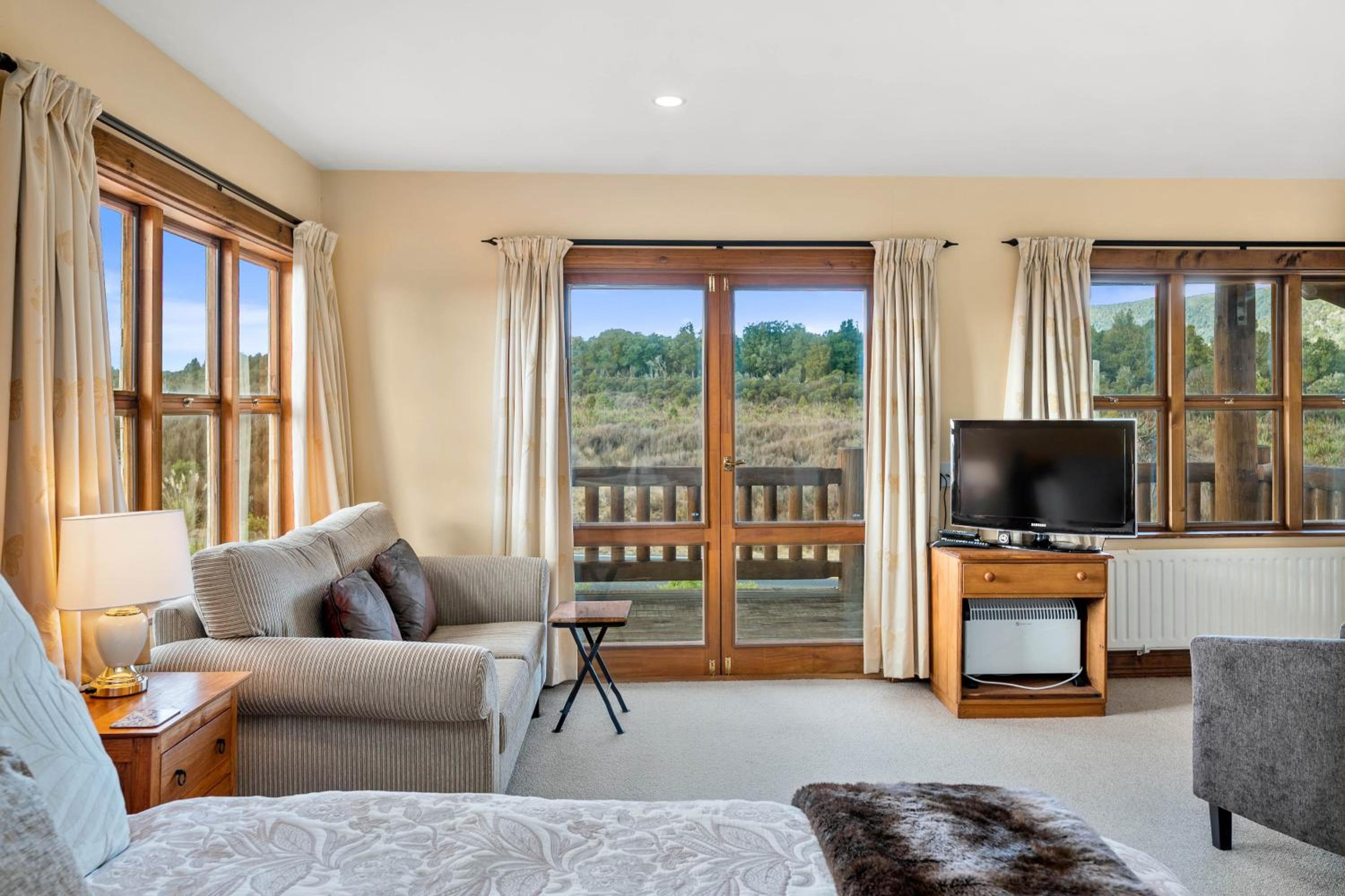 Deluxe Queen Suite - Photo 1